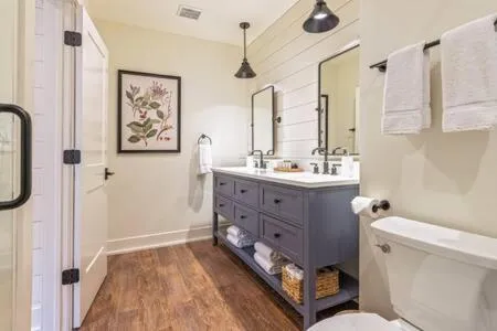 Downtown Luxury Farmhouse Apartment #1