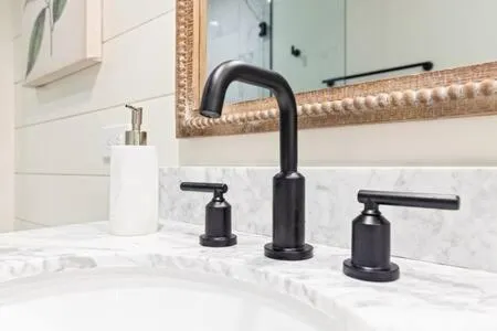 Downtown Luxury Farmhouse Apartment #4