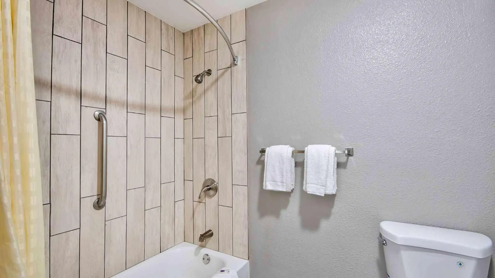 Bathroom in Studio 6 Texarkana TX