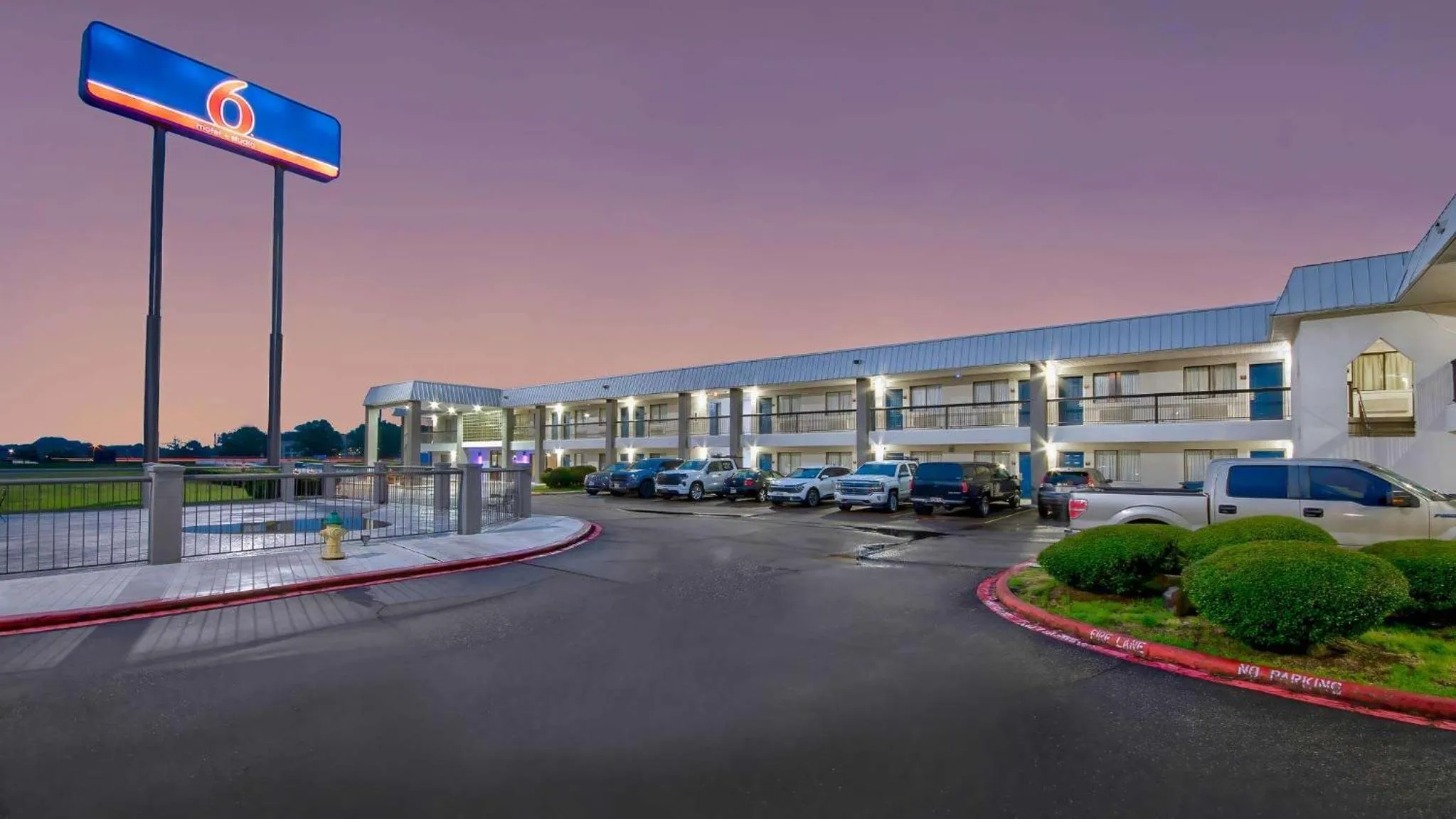 Property building in Studio 6 Texarkana TX