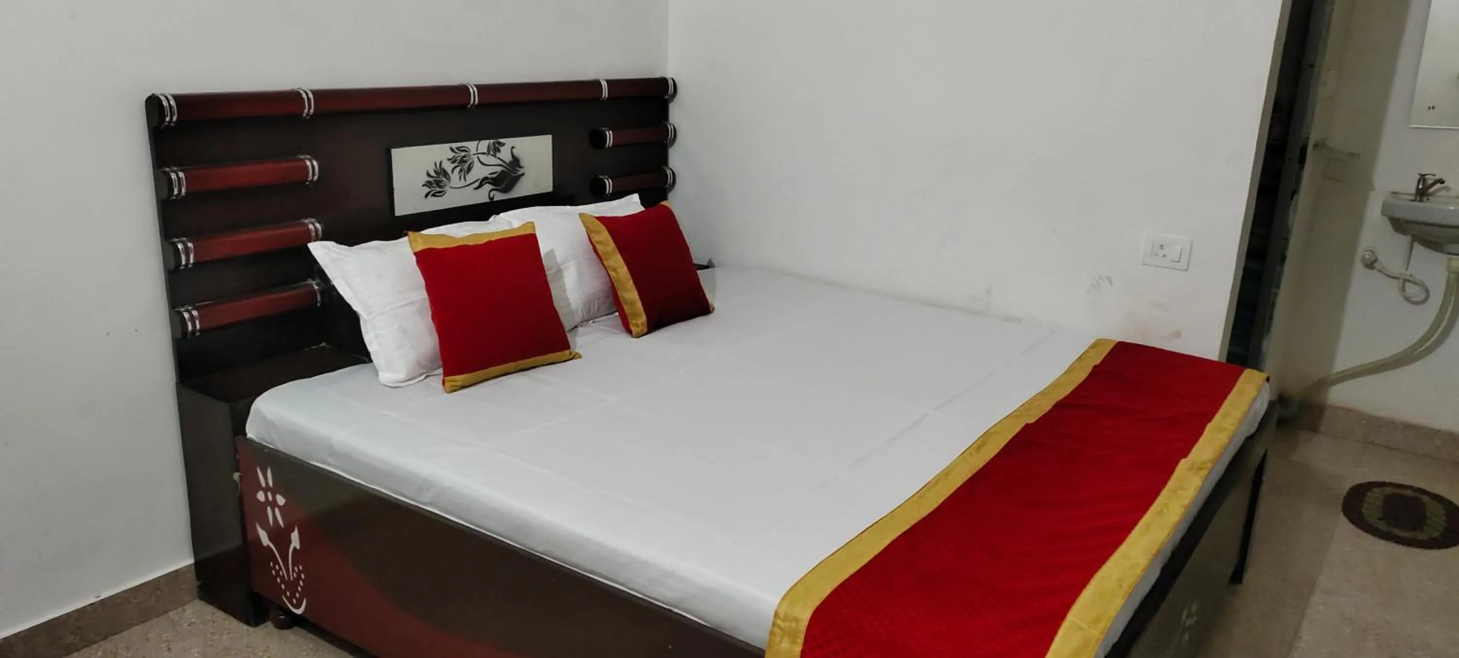 Bed in Hotel Holiday