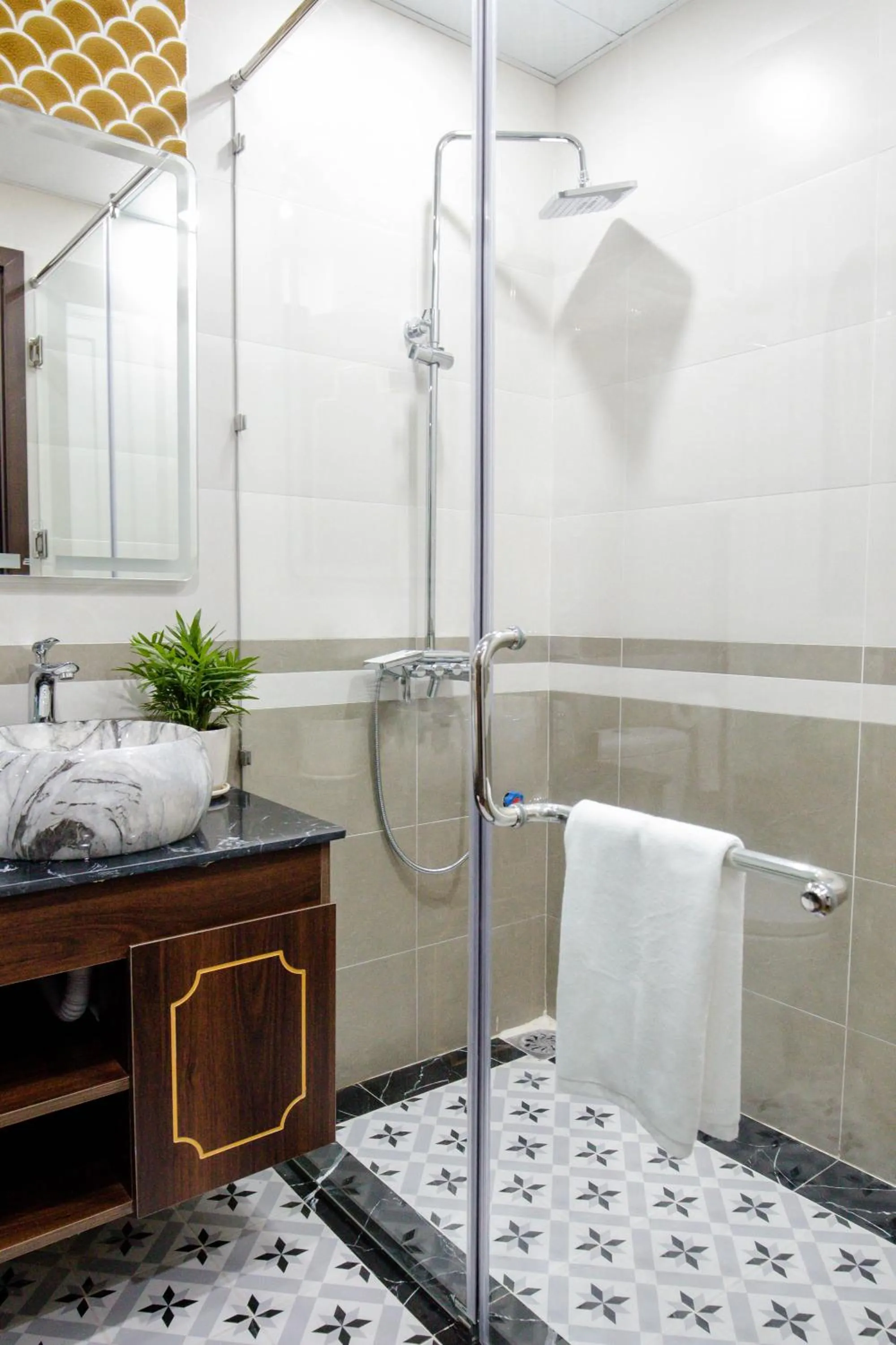 Shower in HƯỚNG DƯƠNG HOTEL THANH HOÁ