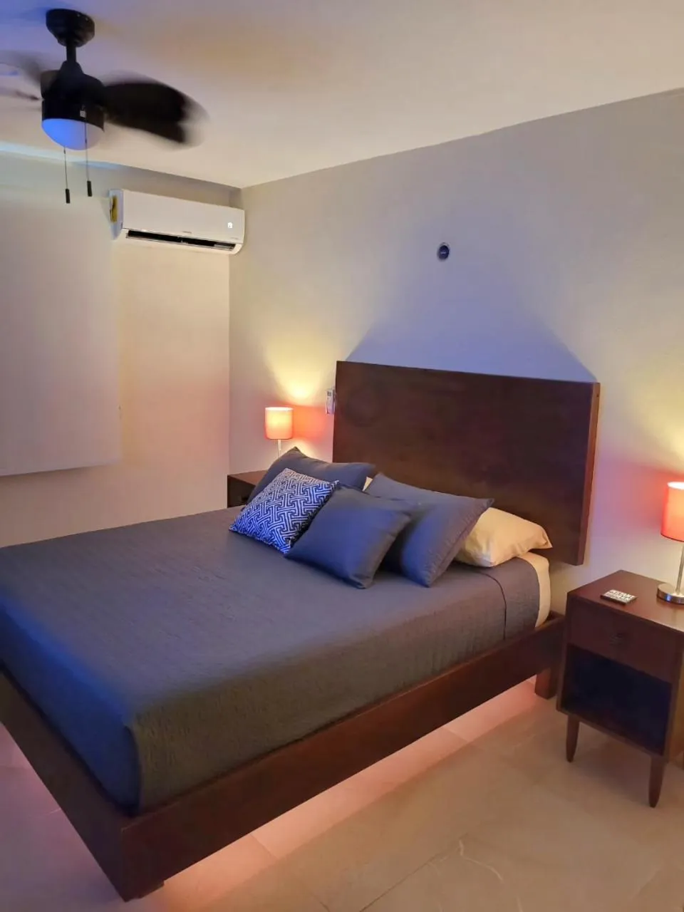 Photo of the whole room, Bed in Departamento Céntrico y Moderno en Cancún.