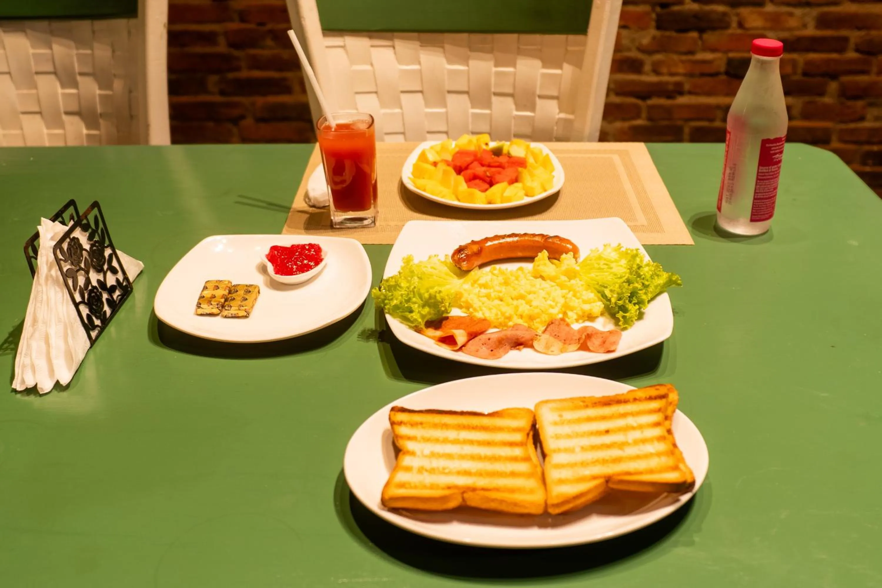 Breakfast in Ceylon Kingsmen Garden - Katunayake Airport Transit Hotels