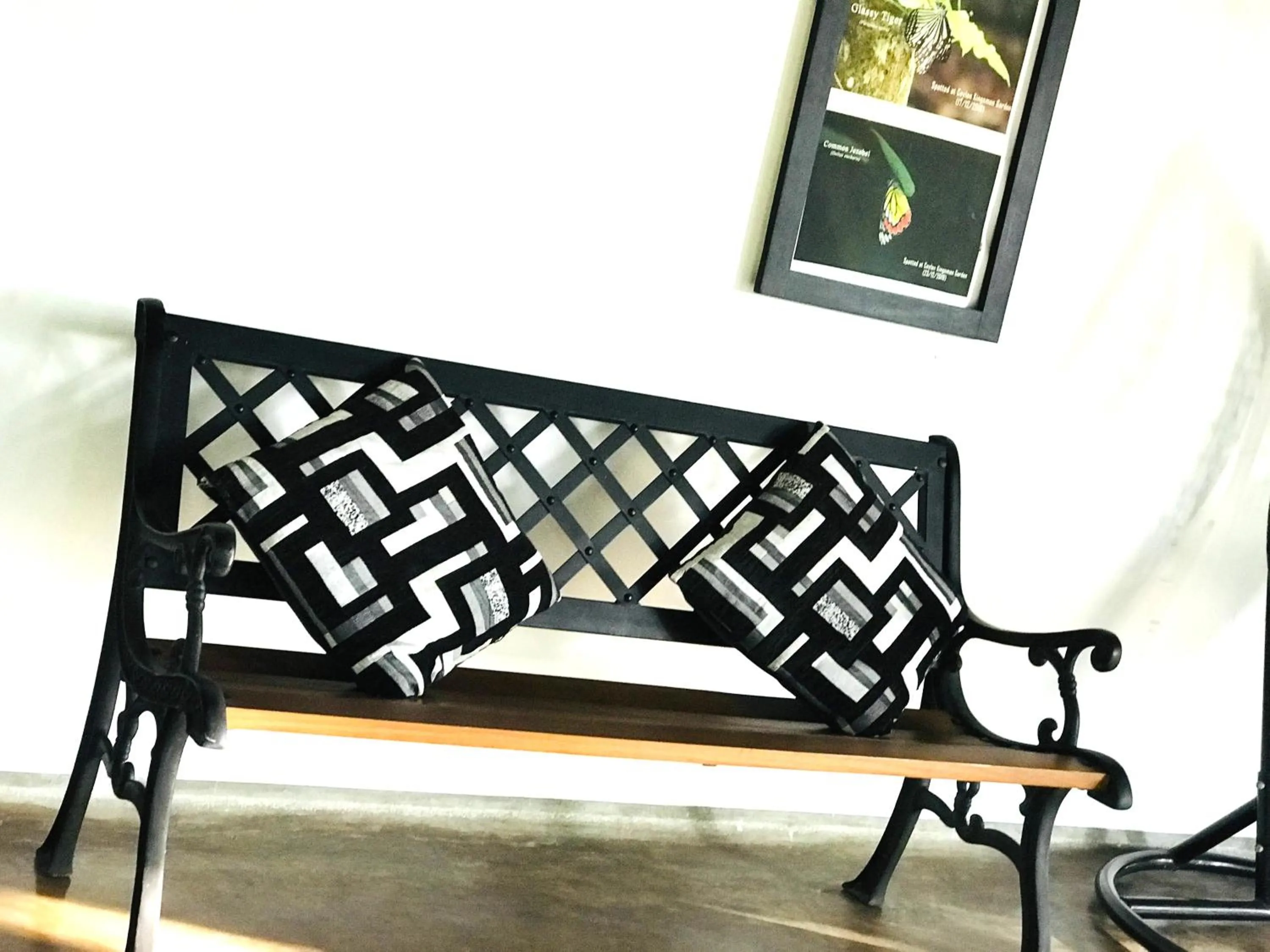 Seating area in Ceylon Kingsmen Garden - Katunayake Airport Transit Hotels