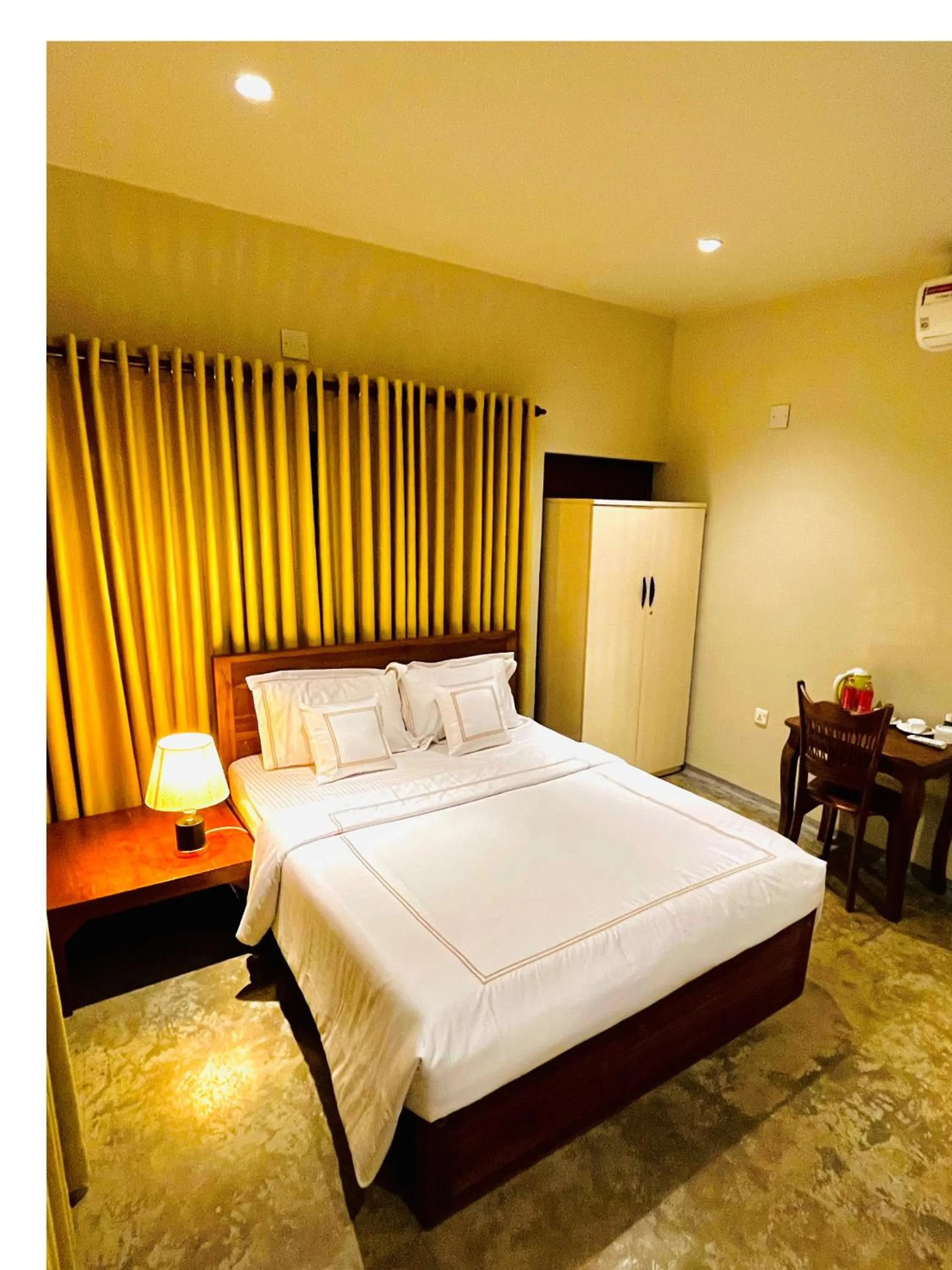 Bedroom, Bed in Ceylon Kingsmen Garden - Katunayake Airport Transit Hotels