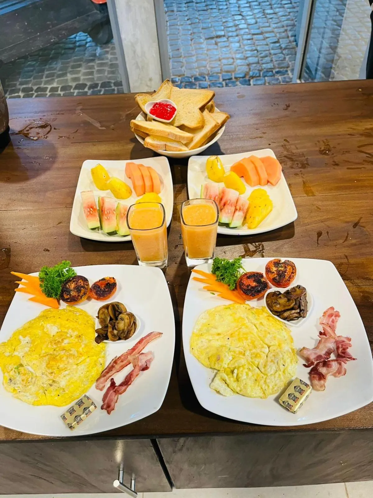 Breakfast in Ceylon Kingsmen Garden - Katunayake Airport Transit Hotels