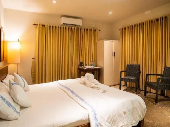 Bed in Ceylon Kingsmen Garden - Katunayake Airport Transit Hotels