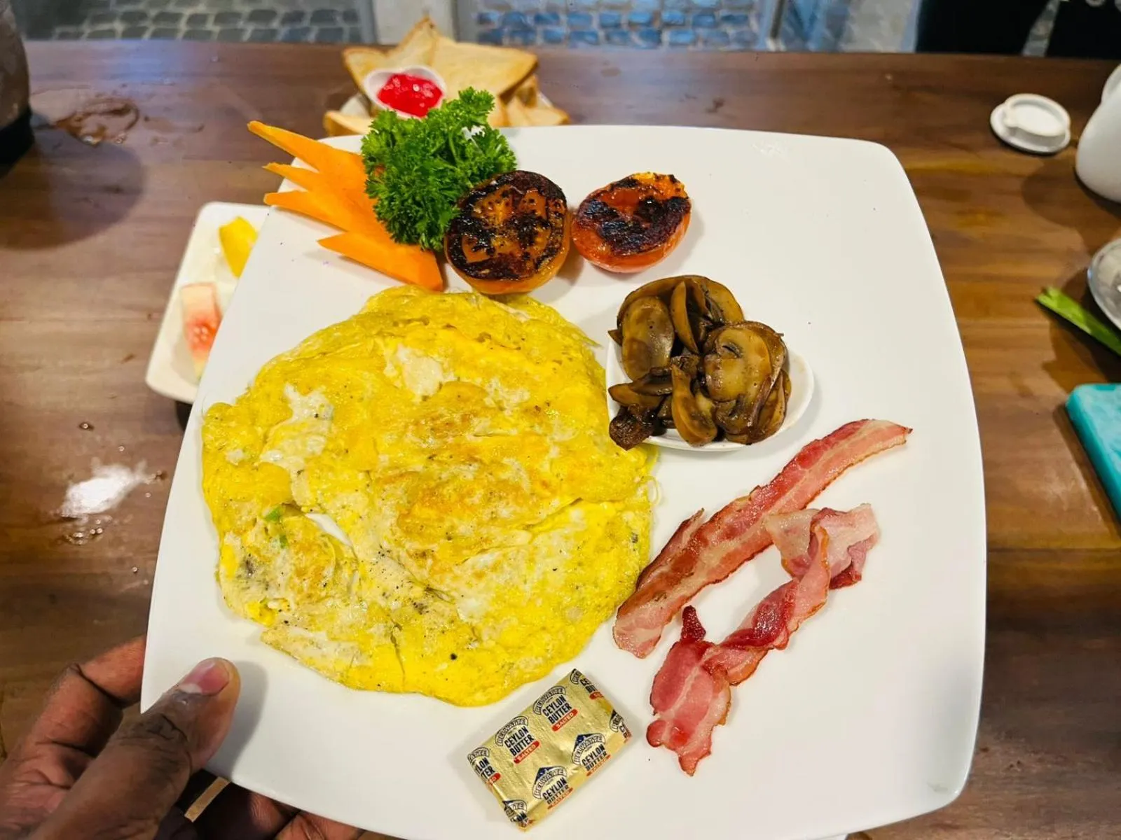 Breakfast in Ceylon Kingsmen Garden - Katunayake Airport Transit Hotels