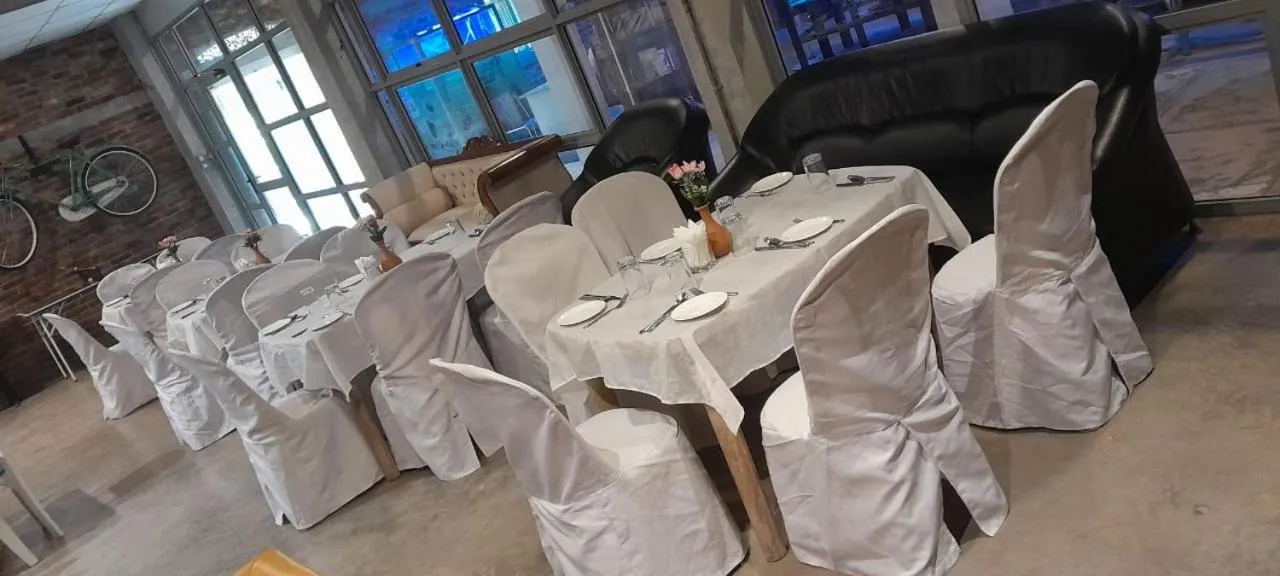 Restaurant/places to eat in Ceylon Kingsmen Garden - Katunayake Airport Transit Hotels