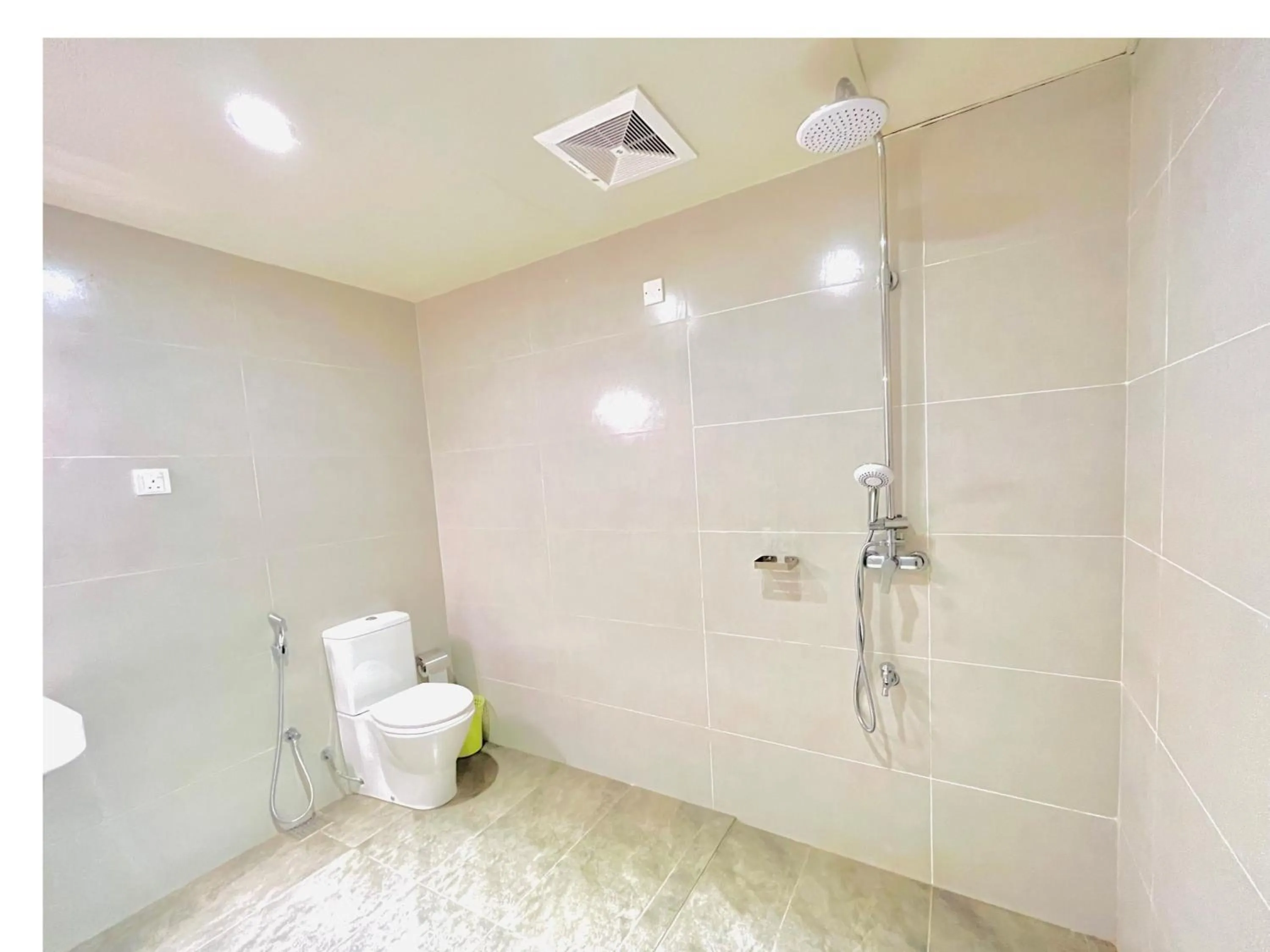 Shower in Ceylon Kingsmen Garden - Katunayake Airport Transit Hotels