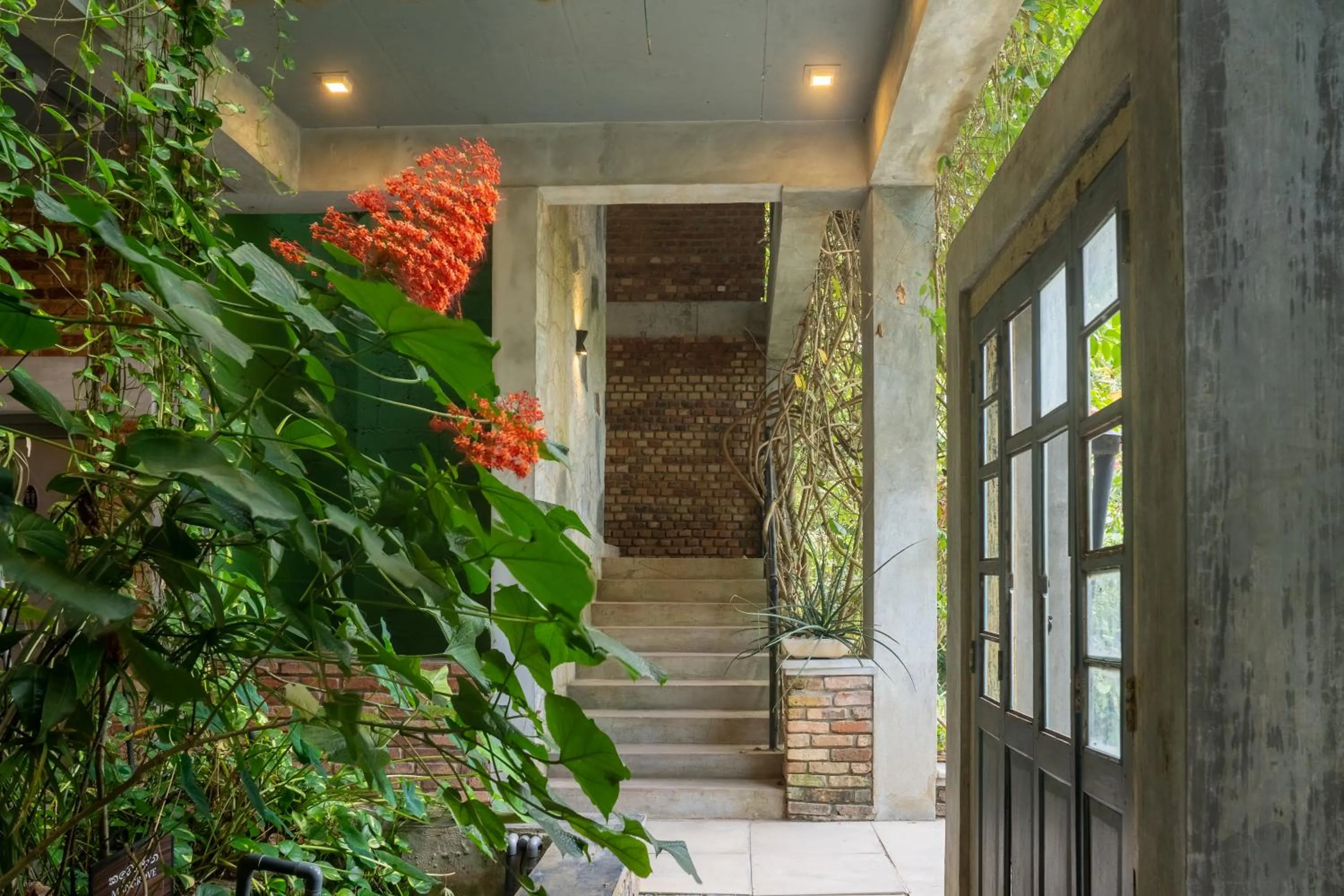 Ceylon Kingsmen Garden - Katunayake Airport Transit Hotels