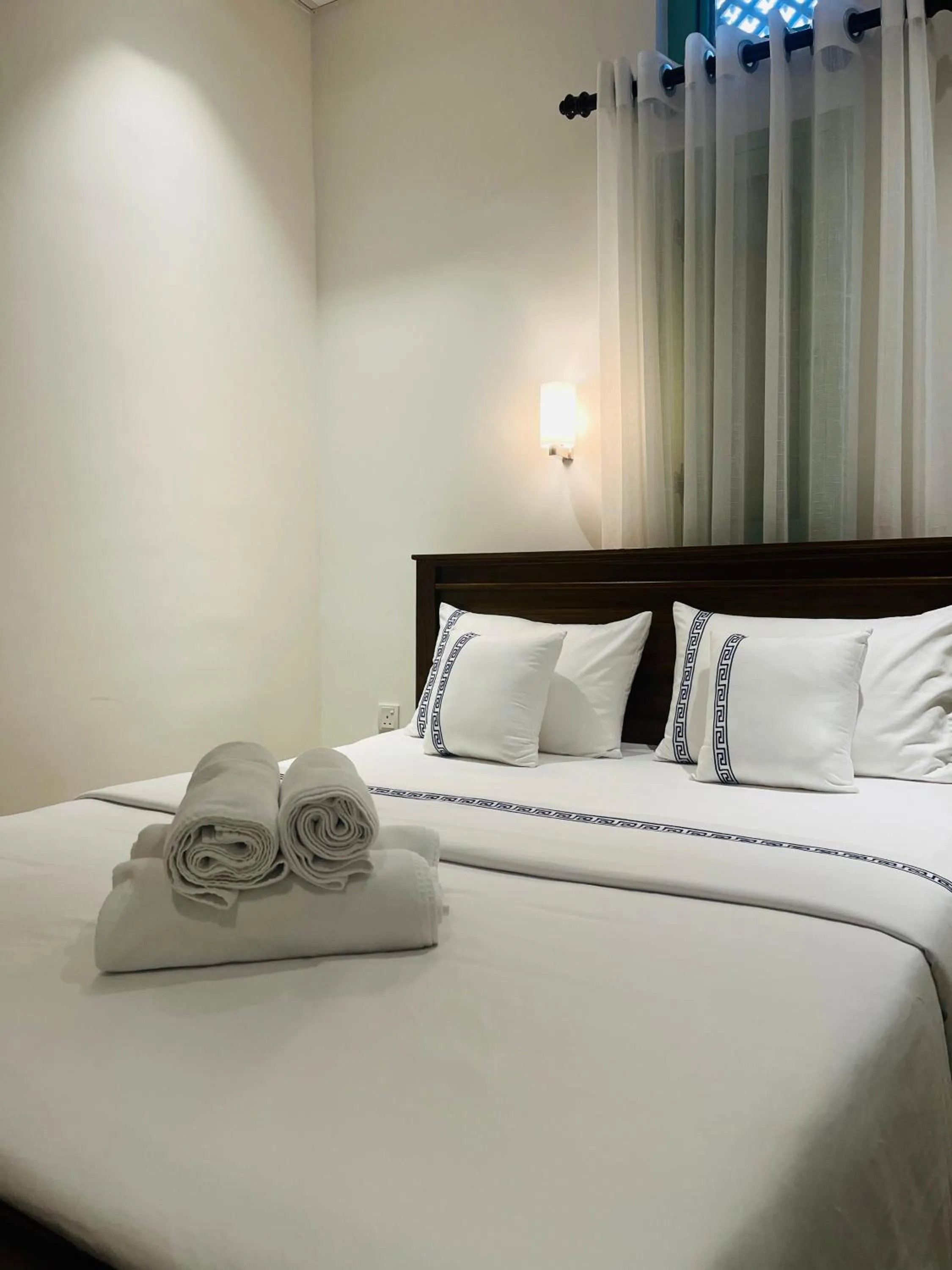 Bed in Ceylon Kingsmen Garden - Katunayake Airport Transit Hotels