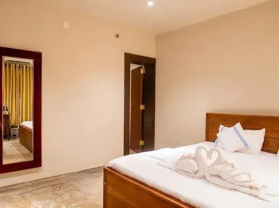 Family Room with Free Airport Transfer in Ceylon Kingsmen Garden - Katunayake Airport Transit Hotels Family Room with Free Airport Transfer in Ceylon Kingsmen Garden - Katunayake Airport Transit Hotels