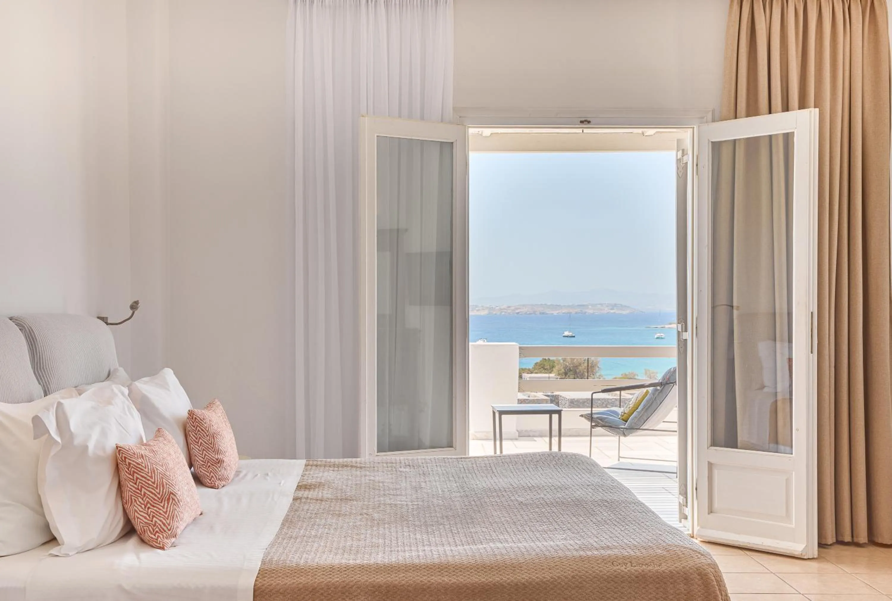 Photo of the whole room, Bed in Paros Agnanti Resort & Spa