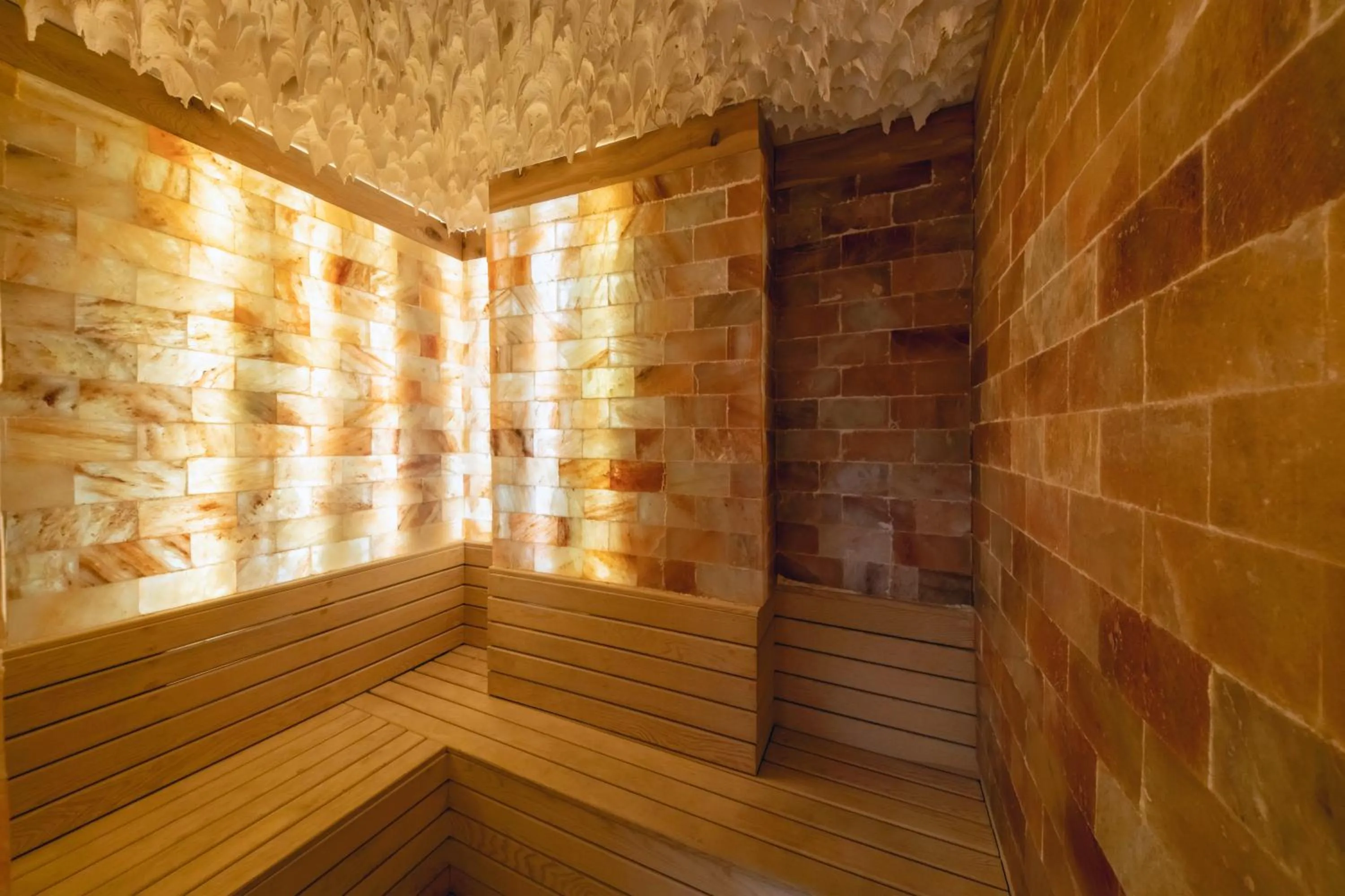 Sauna in Serenity Queen Hotel