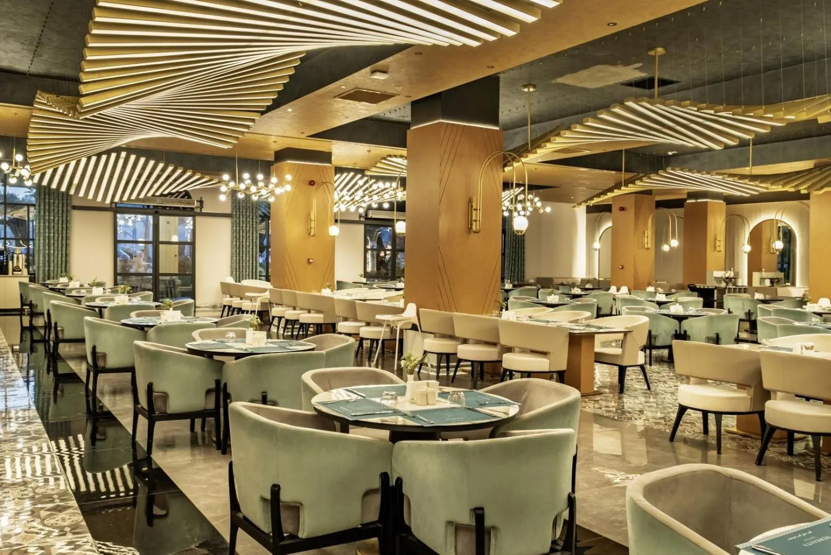 Restaurant/places to eat in Serenity Queen Hotel