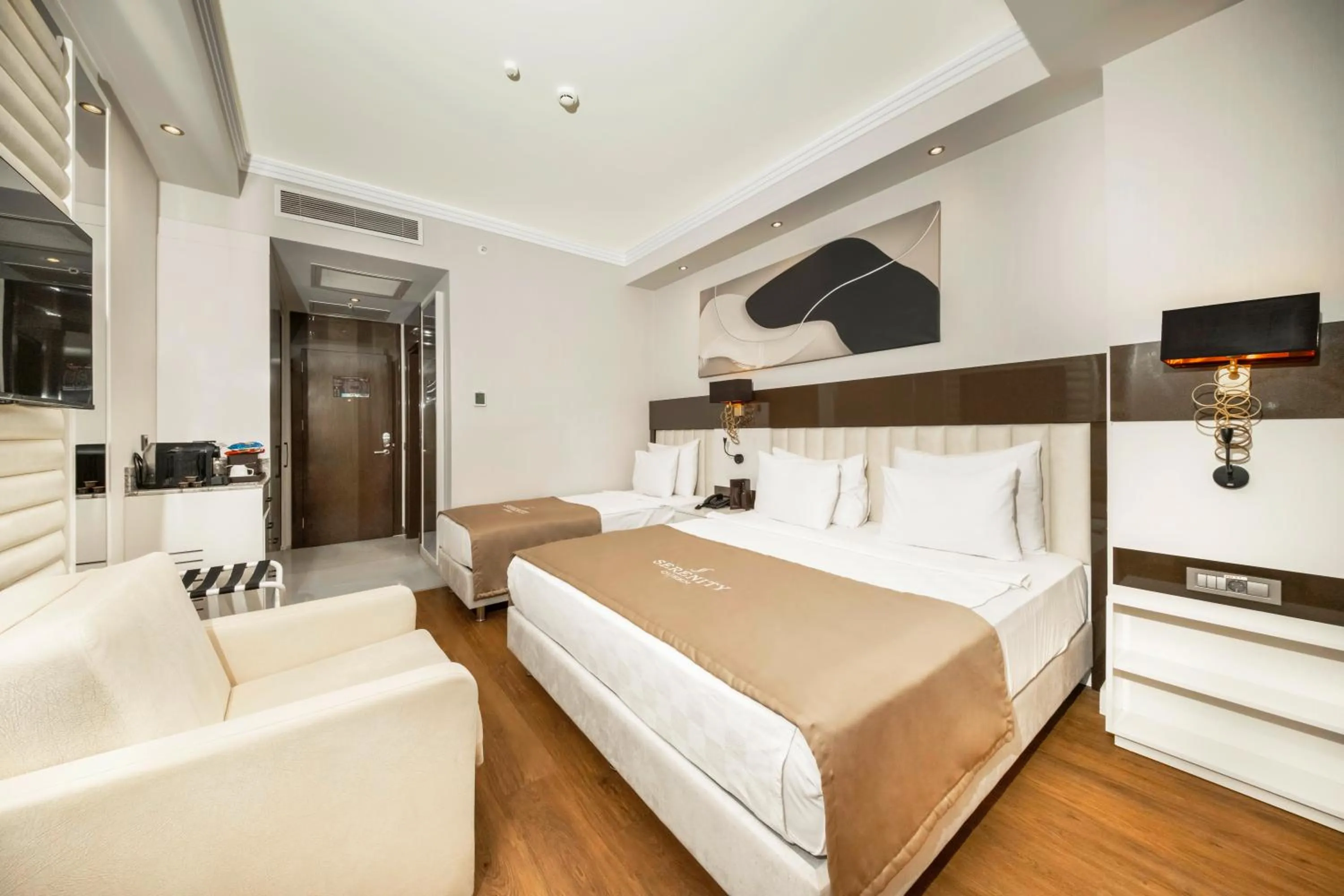 Bed in Serenity Queen Hotel