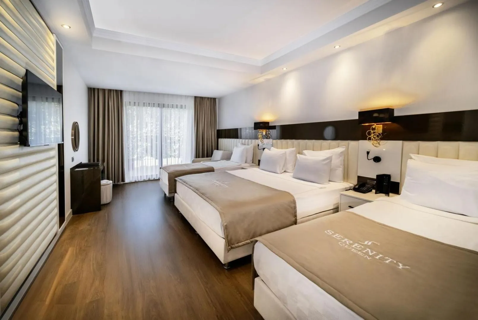 Bed in Serenity Queen Hotel