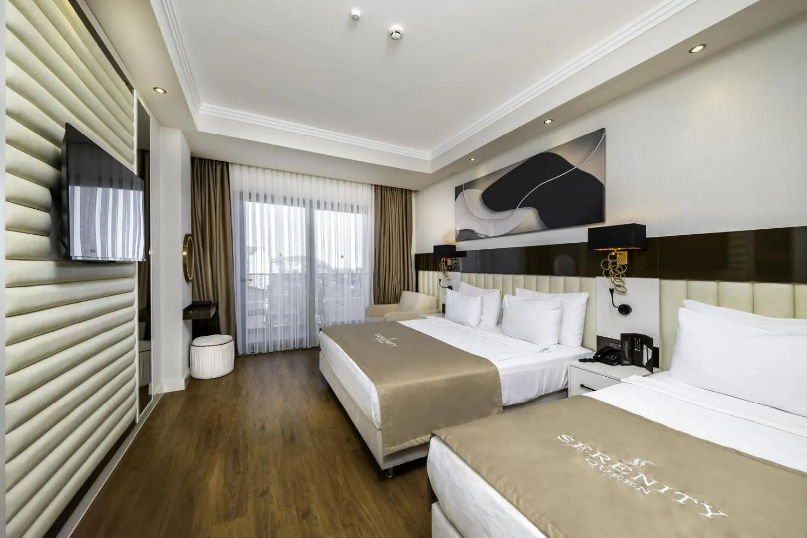 Photo of the whole room in Serenity Queen Hotel