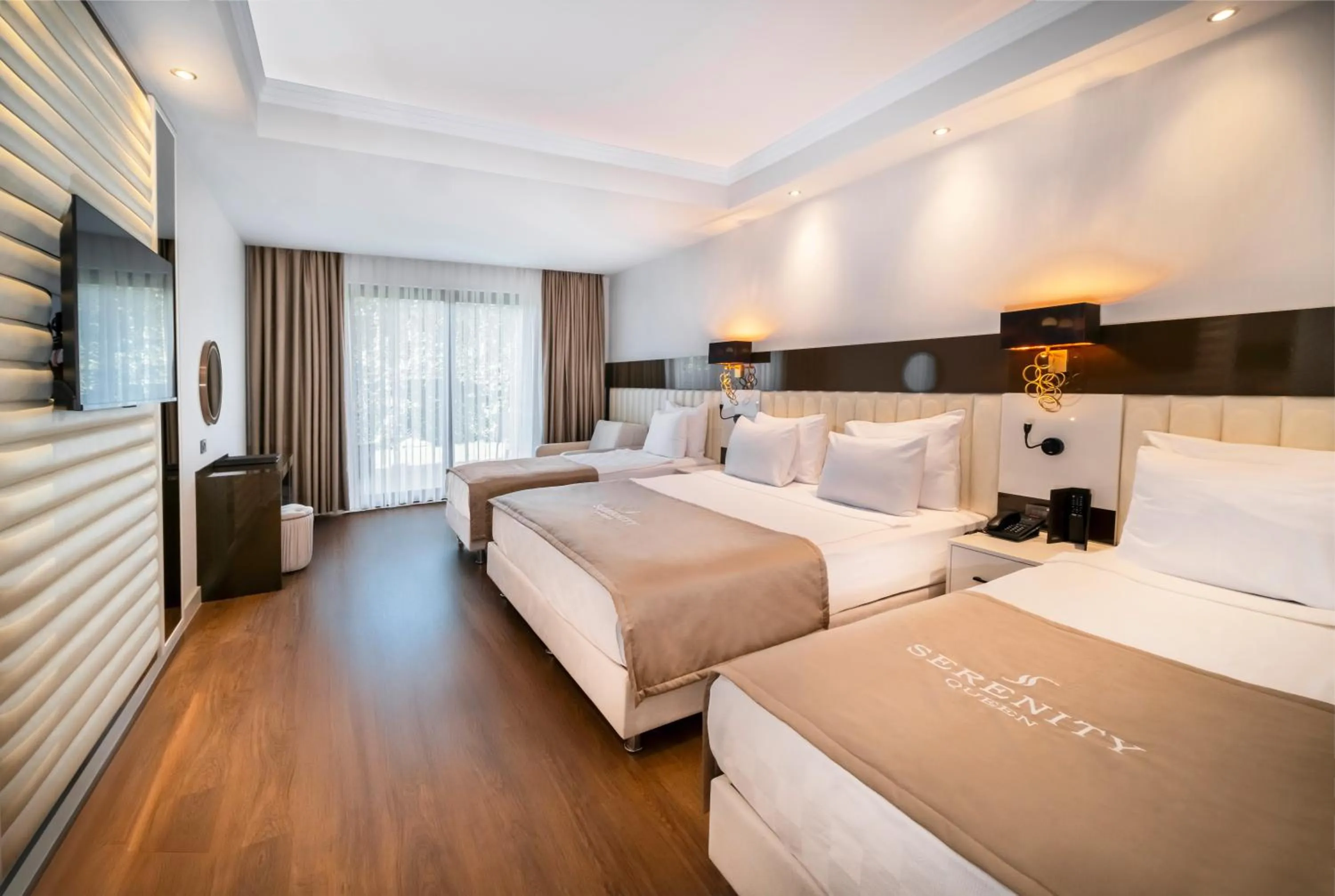 Bed in Serenity Queen Hotel