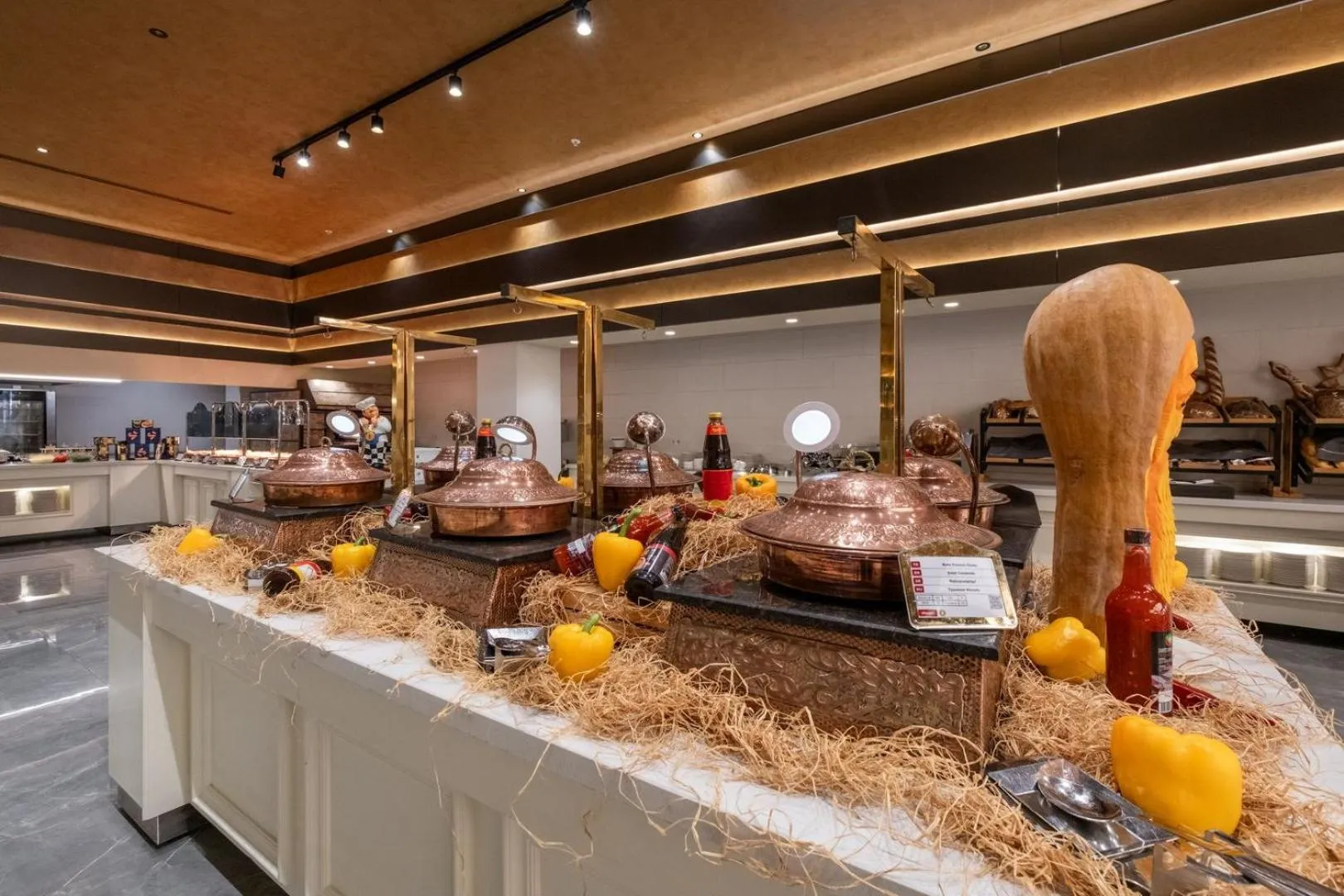 Restaurant/places to eat in Serenity Queen Hotel