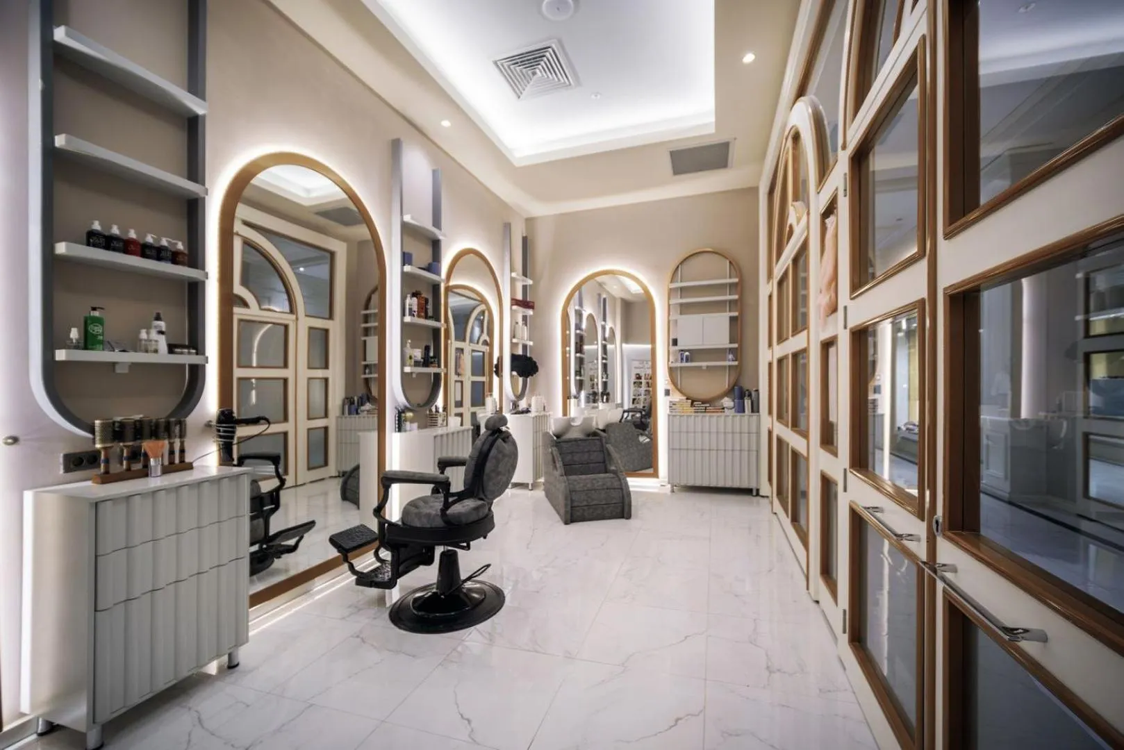 hair dresser in Serenity Queen Hotel