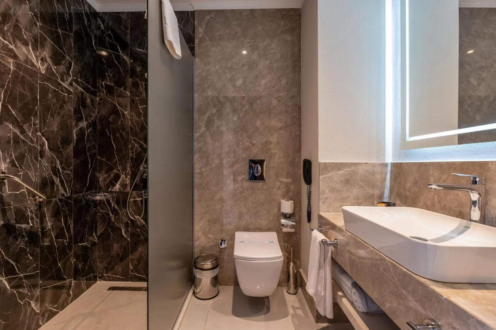 Shower in Serenity Queen Hotel