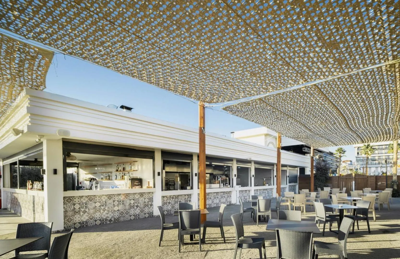 Day in Serenity Queen Hotel