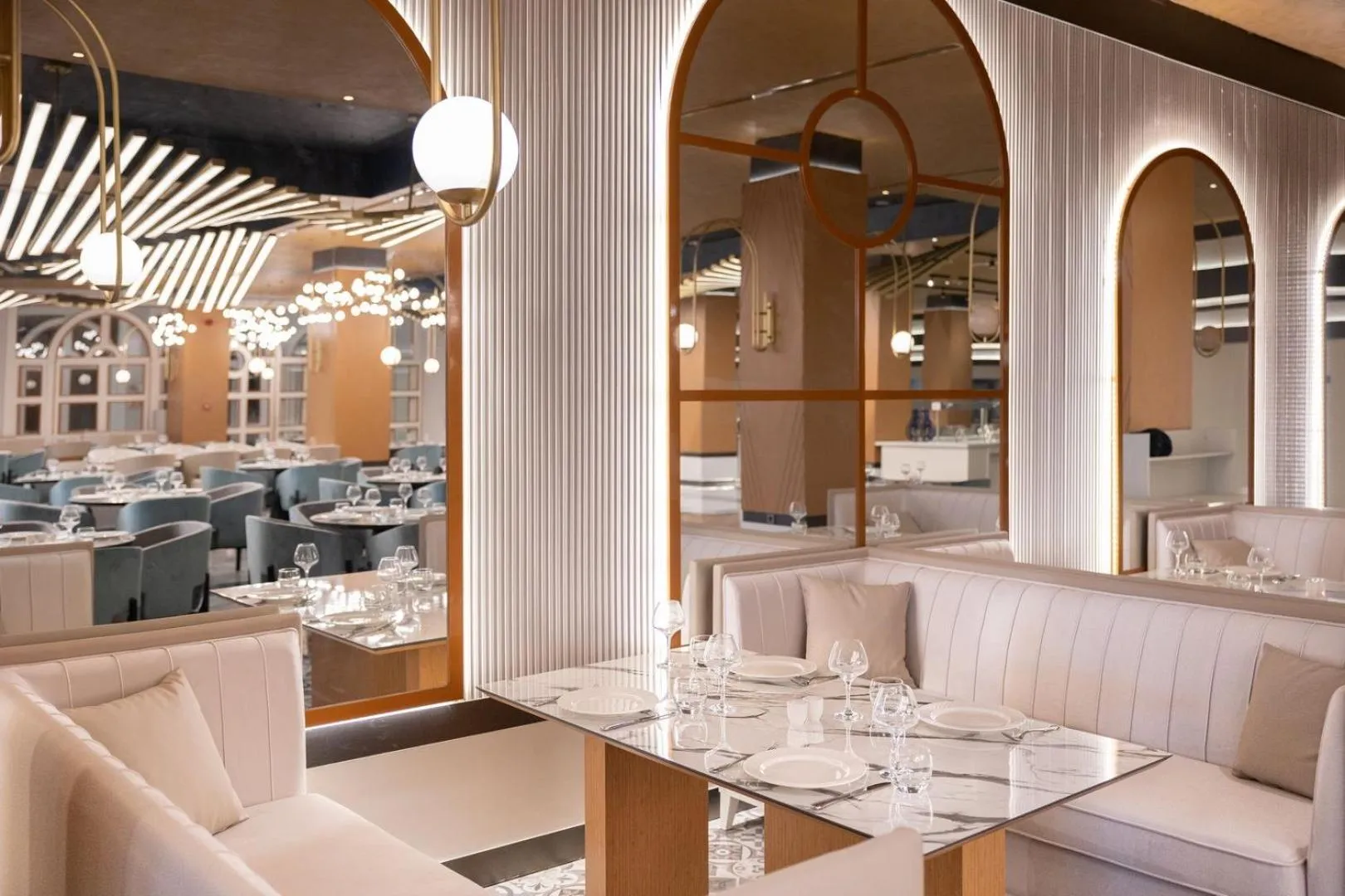 Restaurant/places to eat in Serenity Queen Hotel