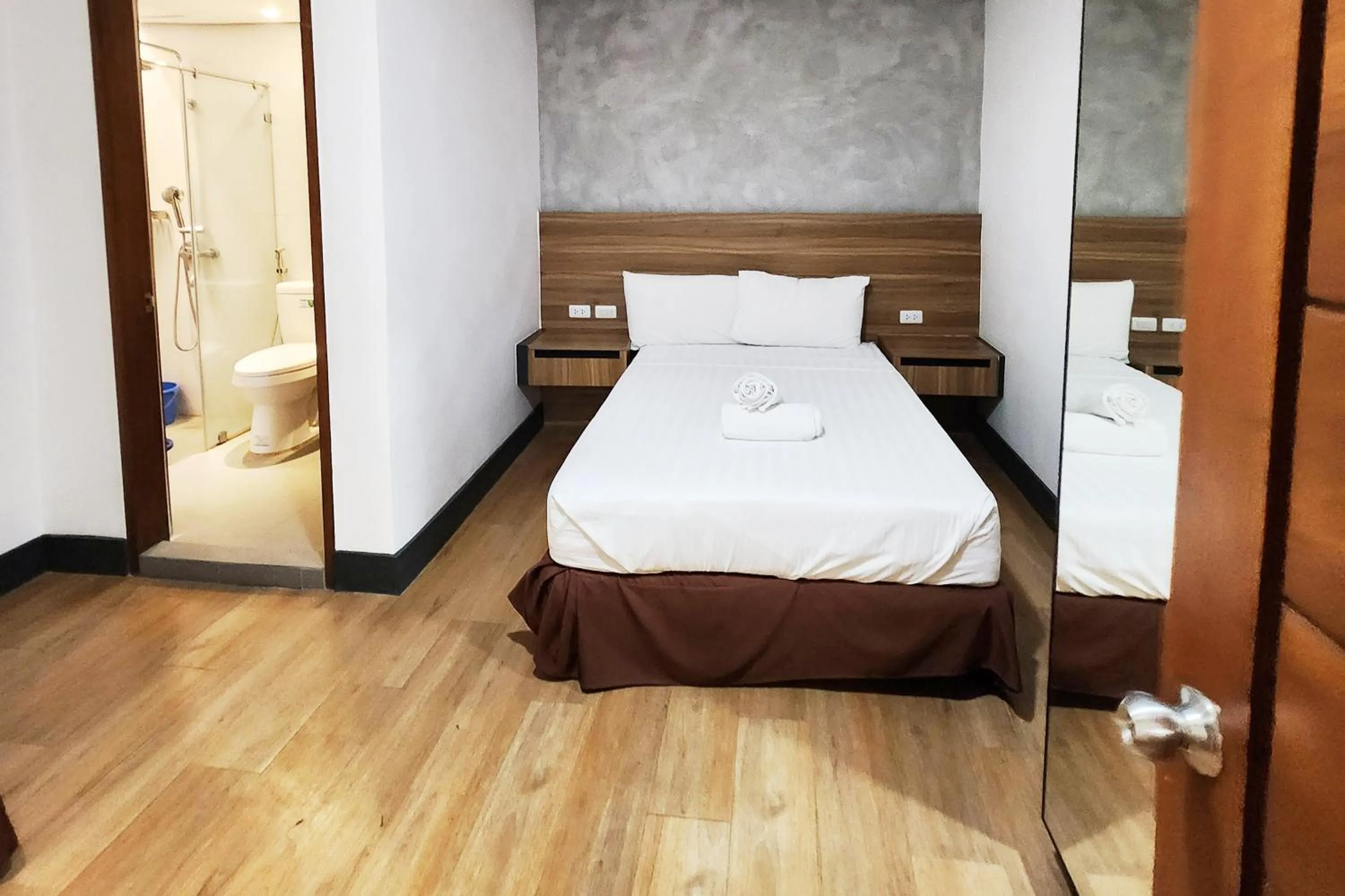 Bed in Boulevard Pension Hotel Cebu