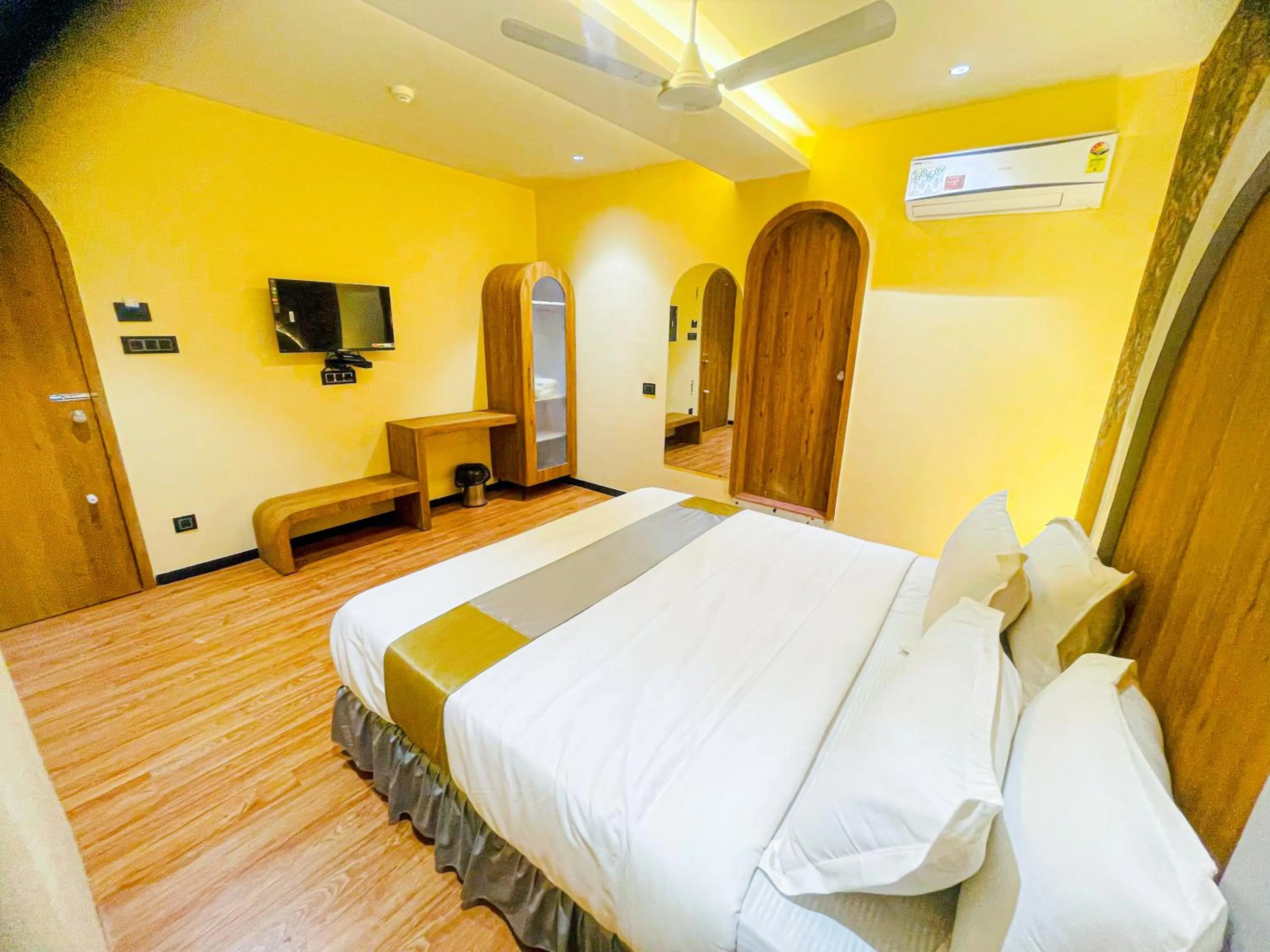 Bedroom, Bed in Hotel Nova Bopal