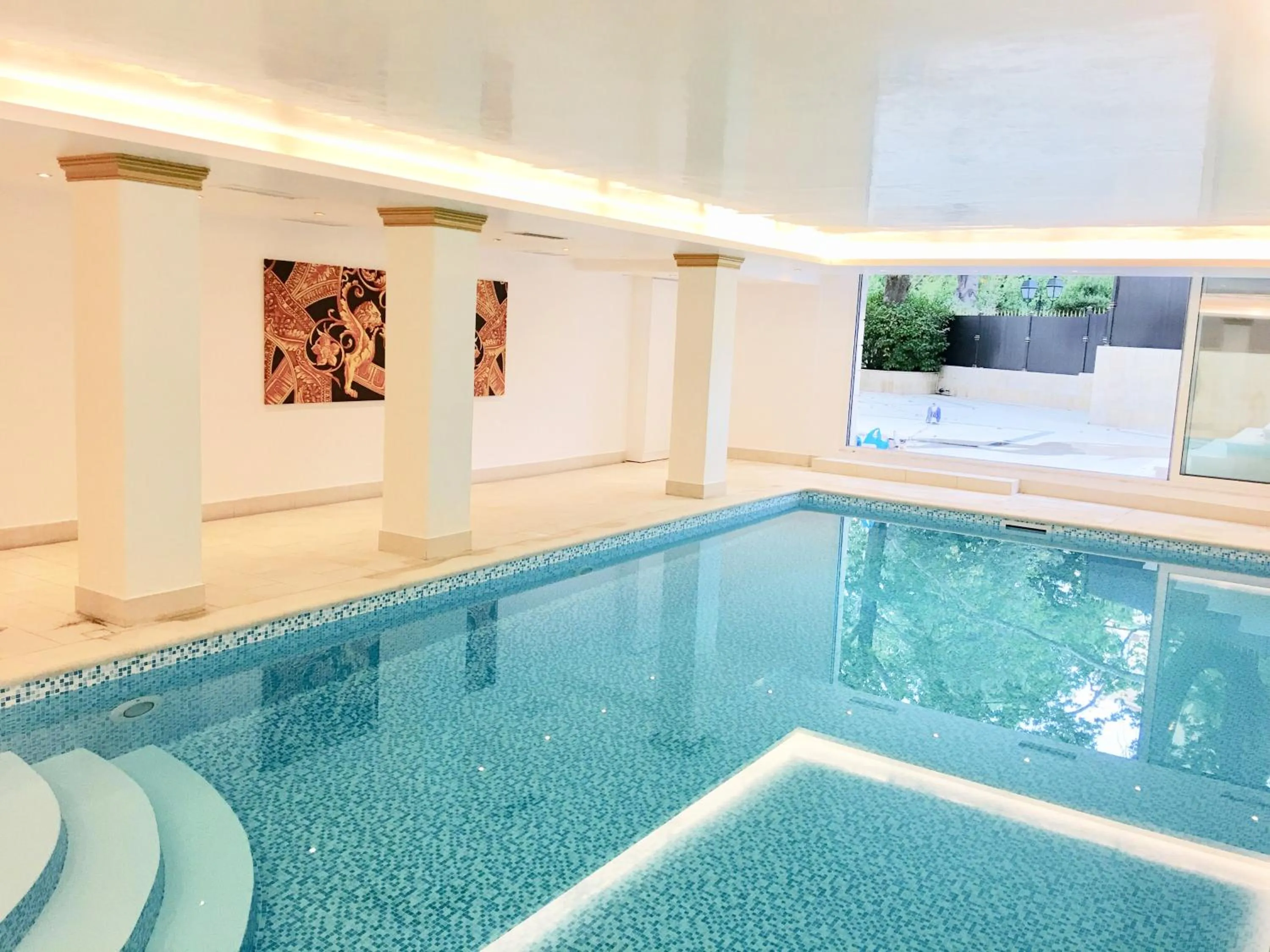 Hot Tub in Theoxenia Palace