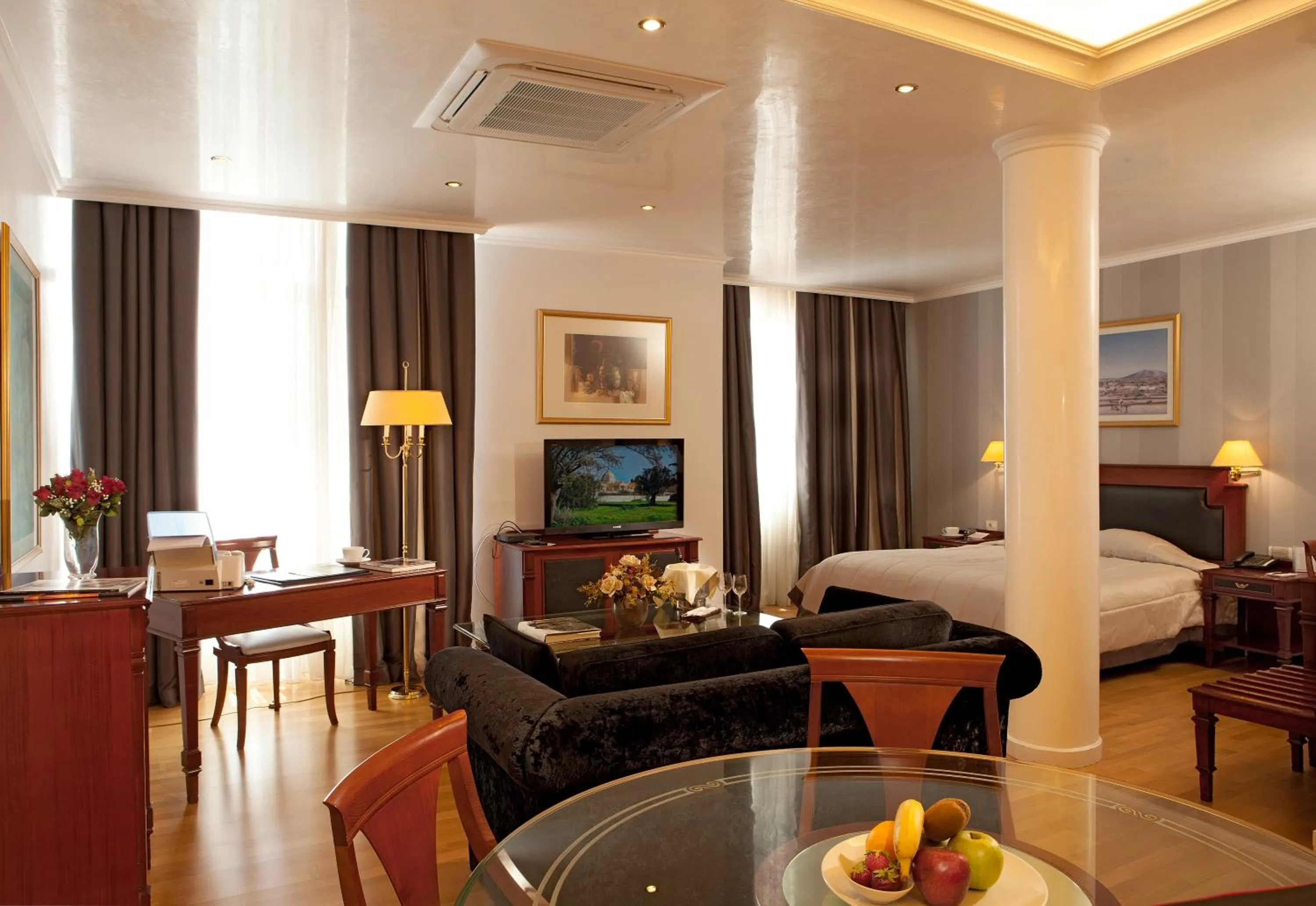 Photo of the whole room in Theoxenia Palace