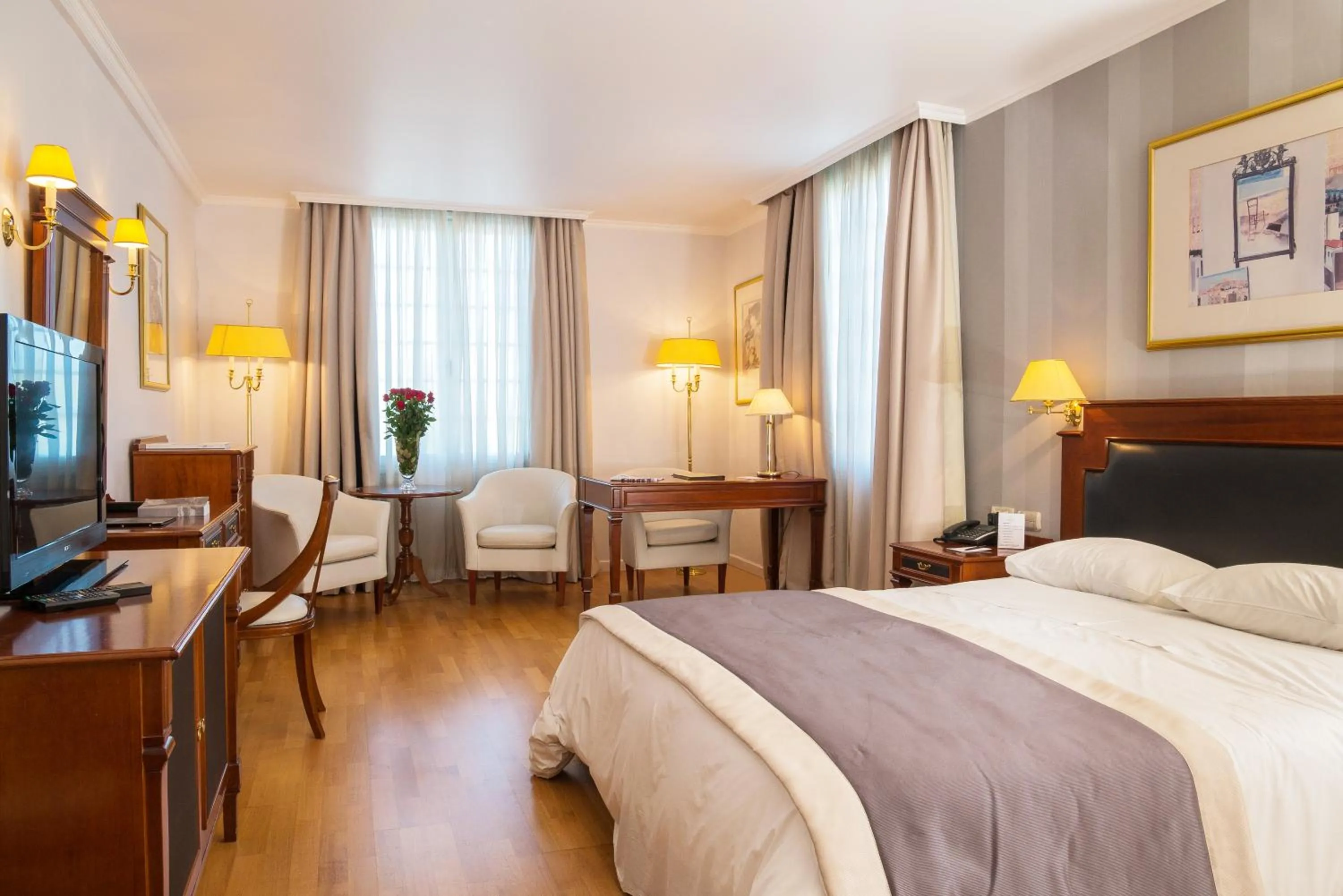 Photo of the whole room, Bed in Theoxenia Palace