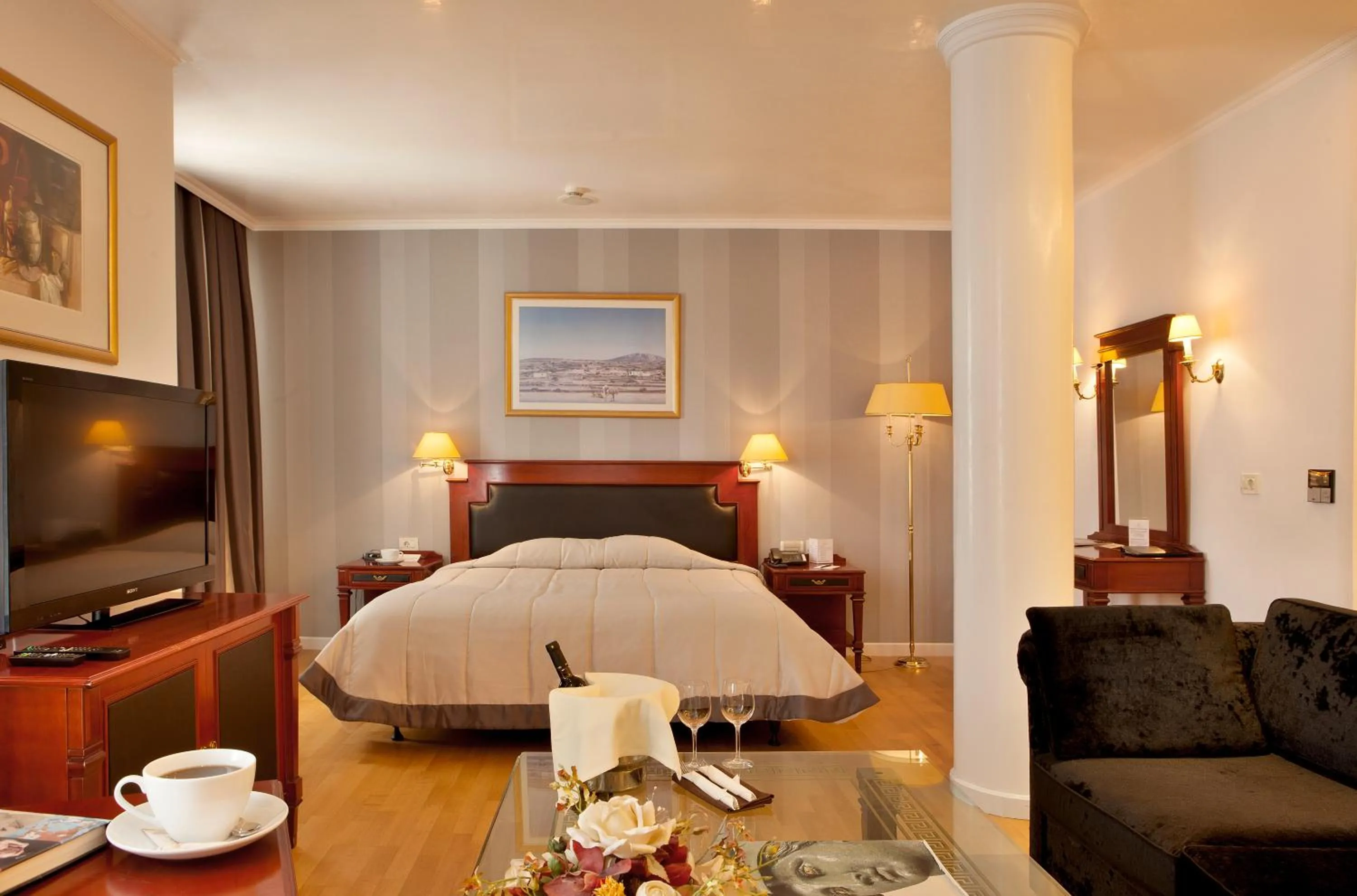 Photo of the whole room, Bed in Theoxenia Palace