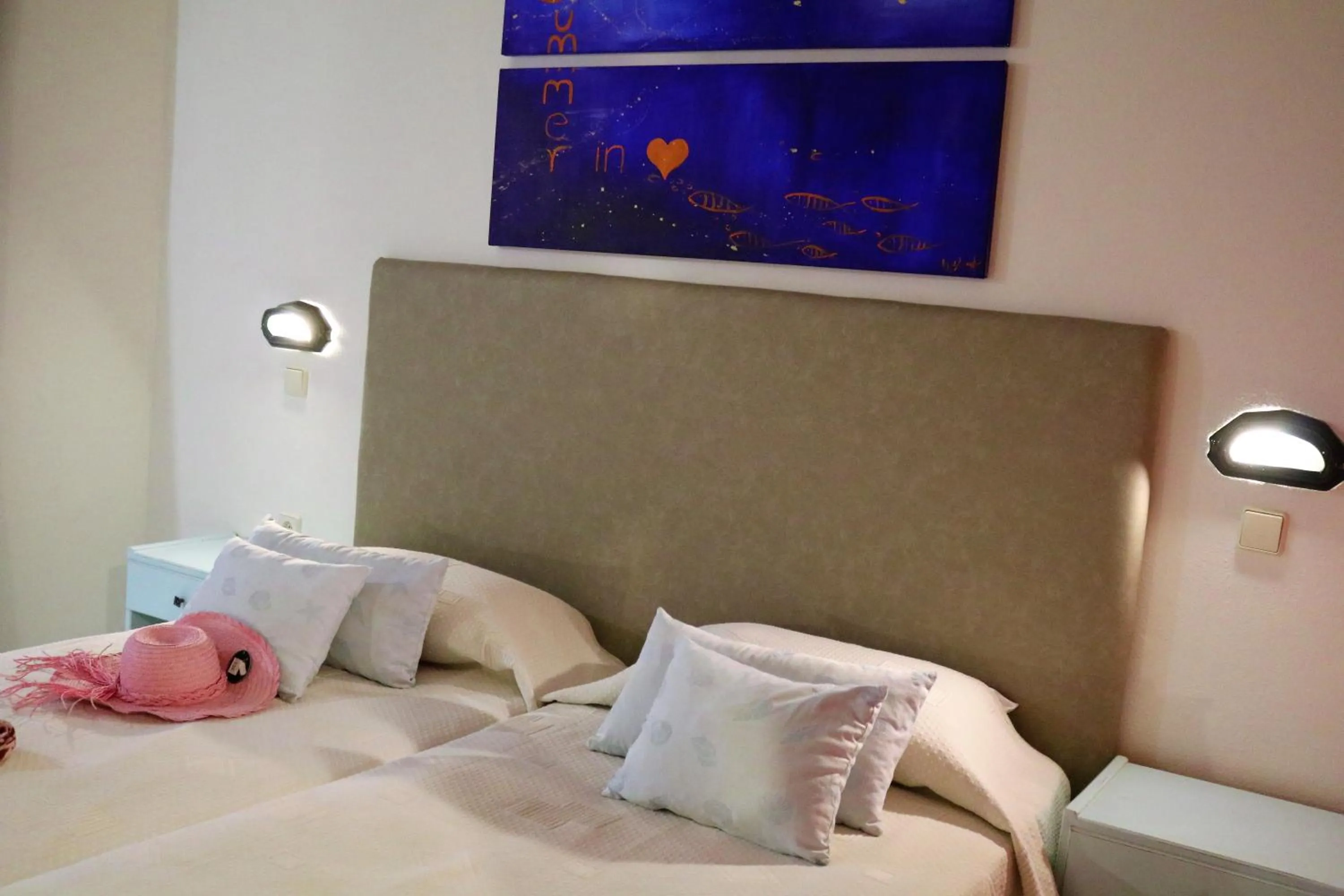 Photo of the whole room, Bed in John Mary