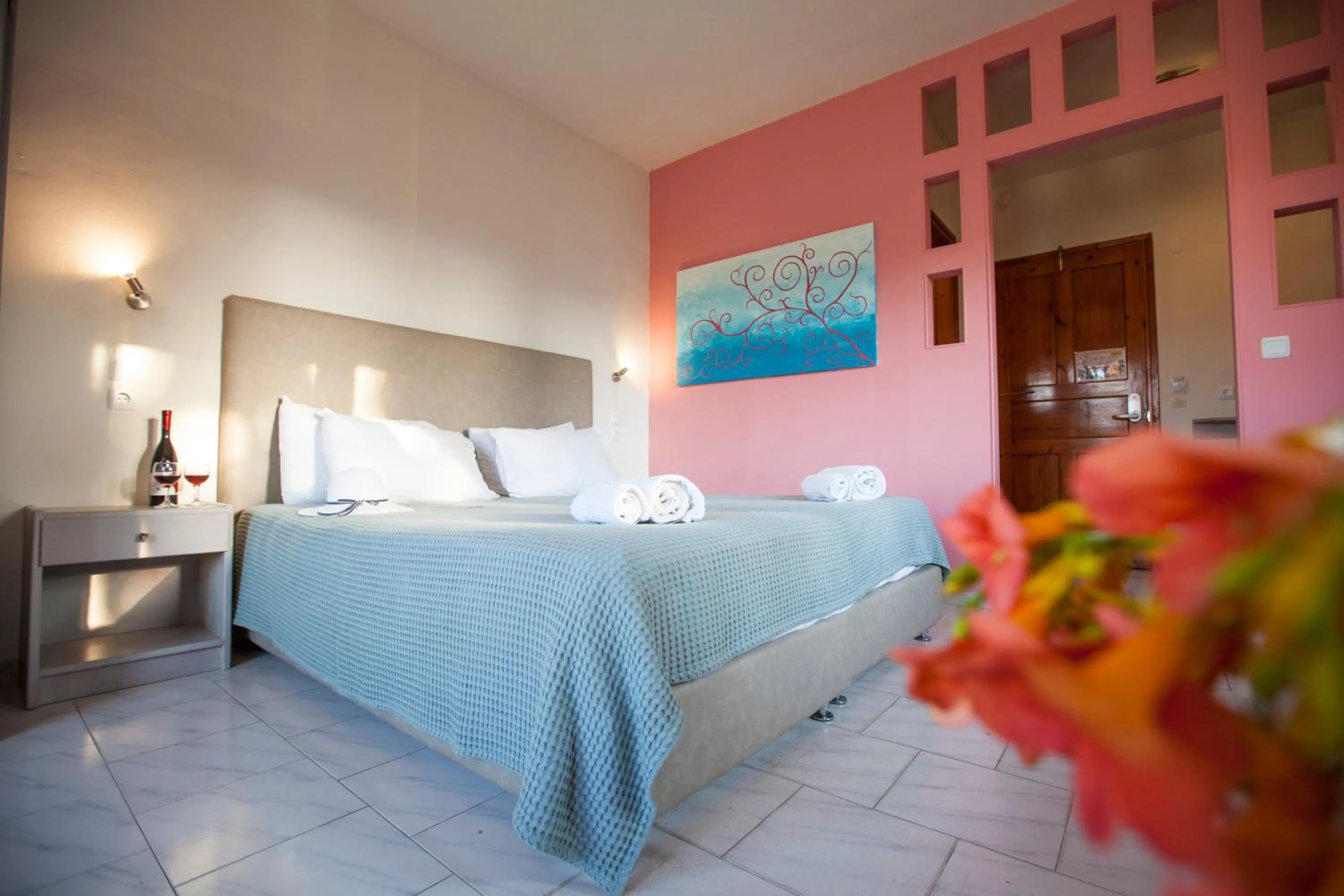 Photo of the whole room, Bed in John Mary