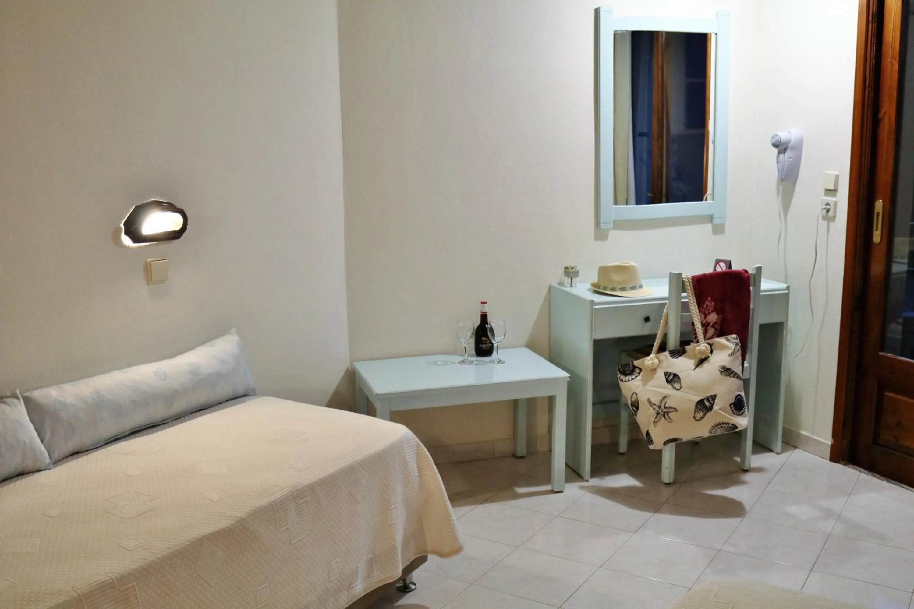 Photo of the whole room, Bed in John Mary