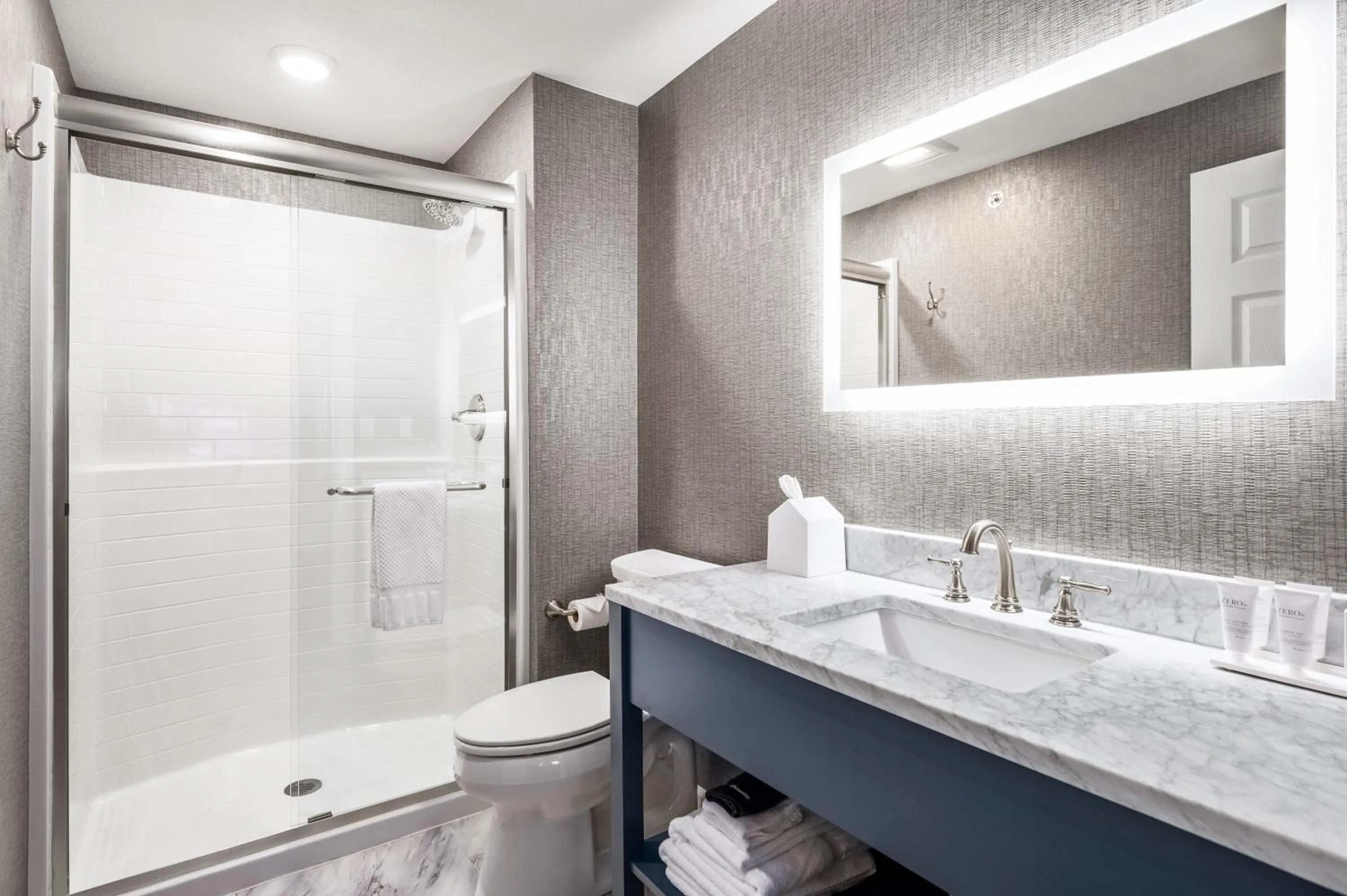 Shower in Alexandra Inn