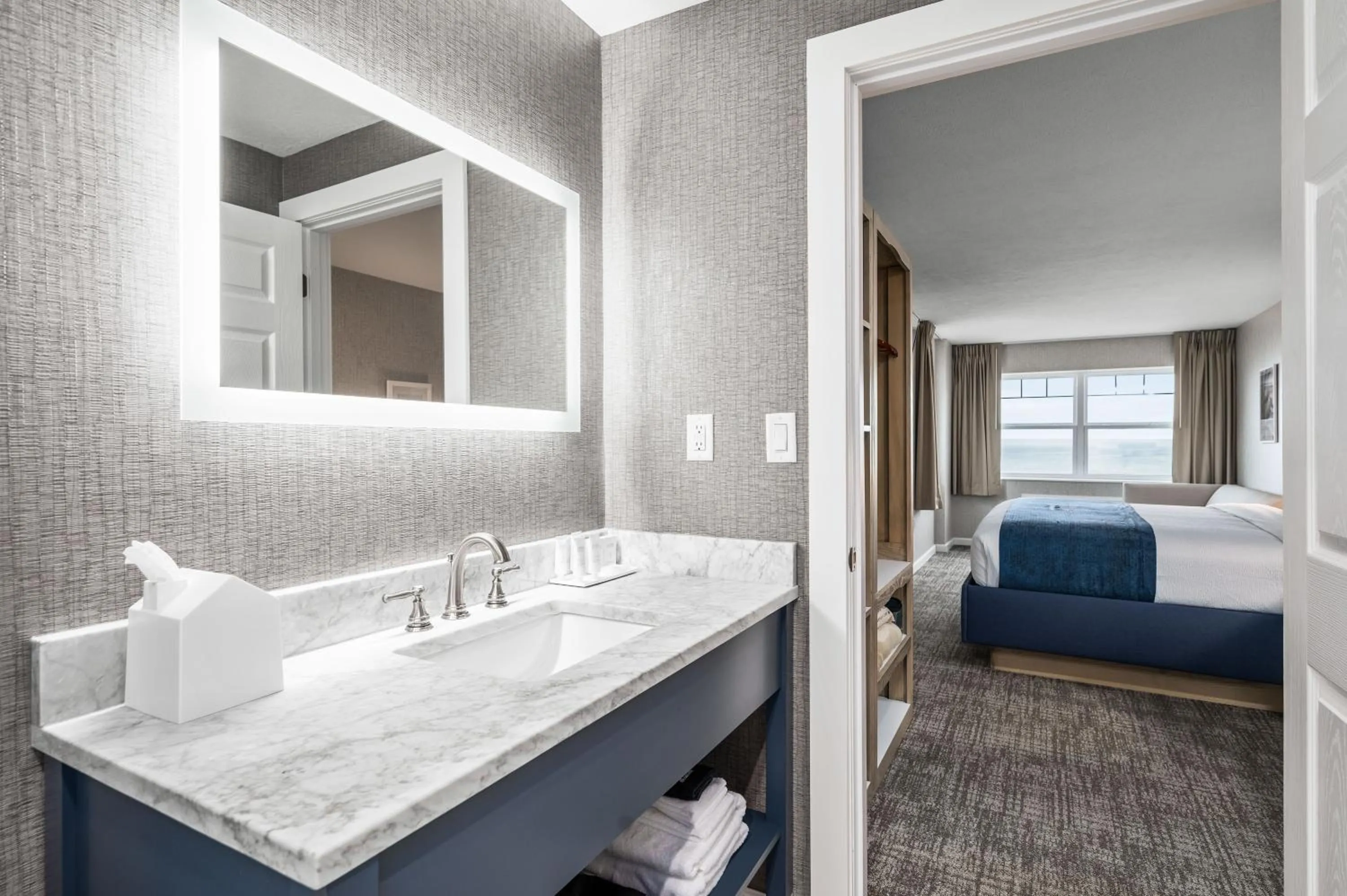 Bathroom, Bed in Alexandra Inn