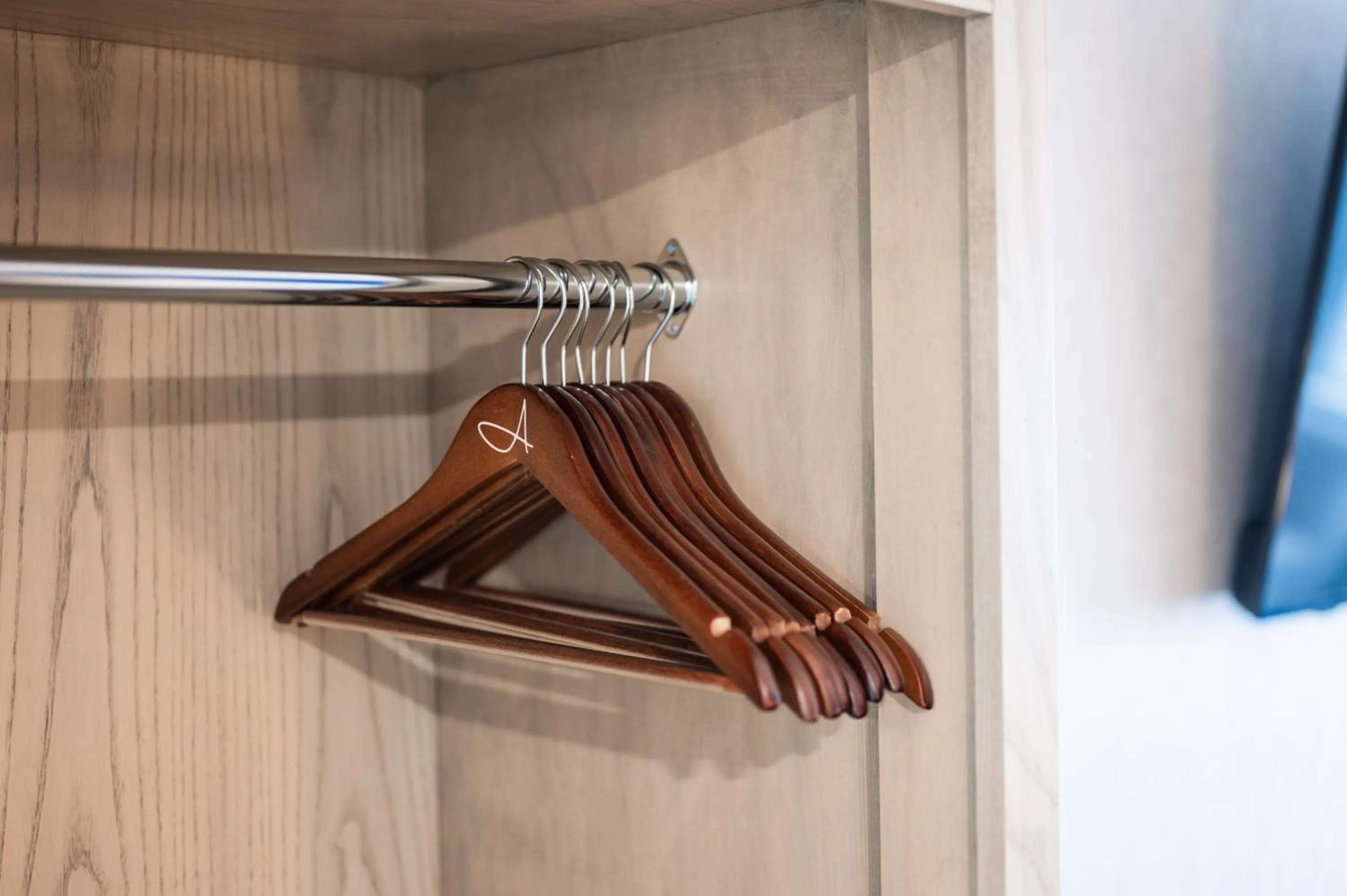 wardrobe in Alexandra Inn