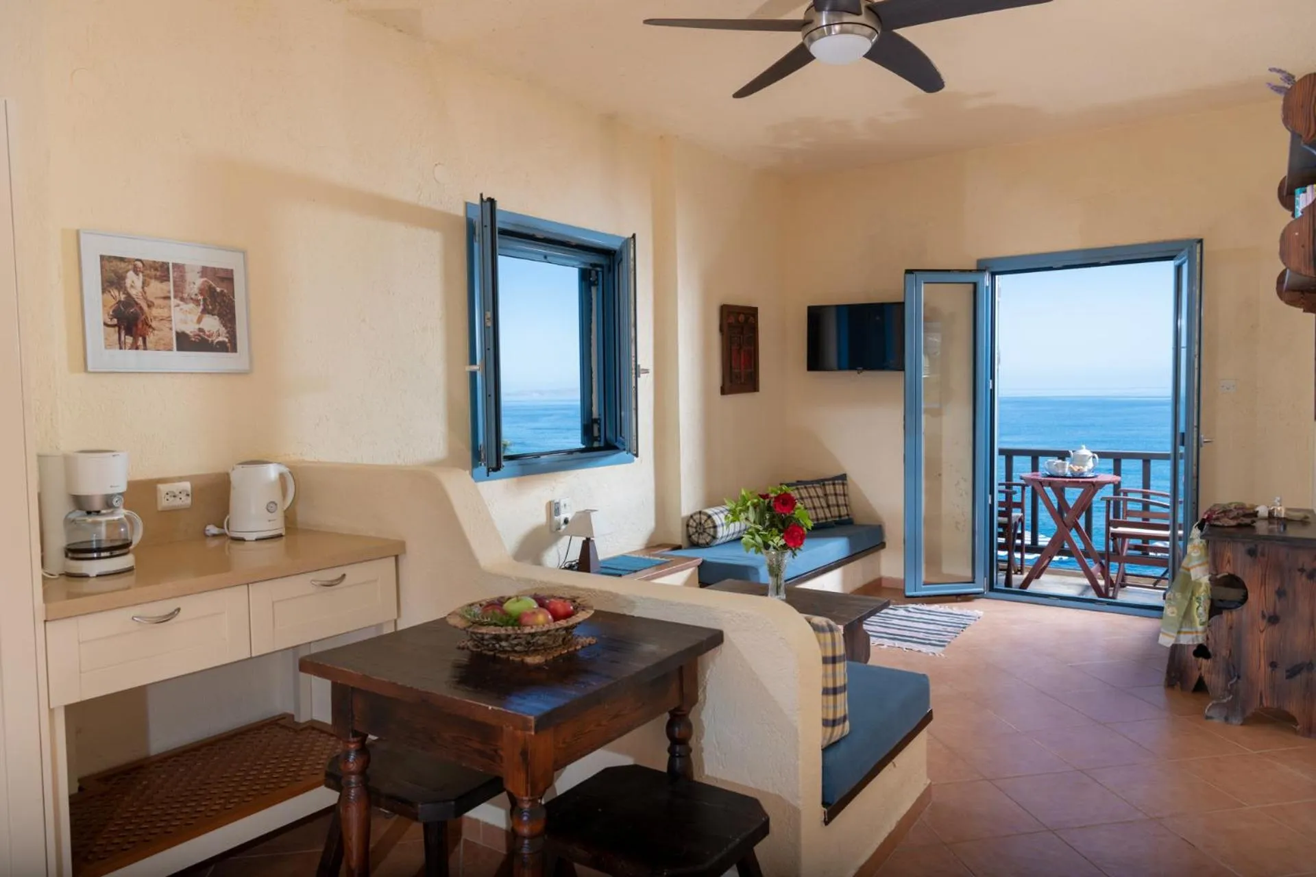 TV and multimedia in Porto Sisi Hotel Apartments