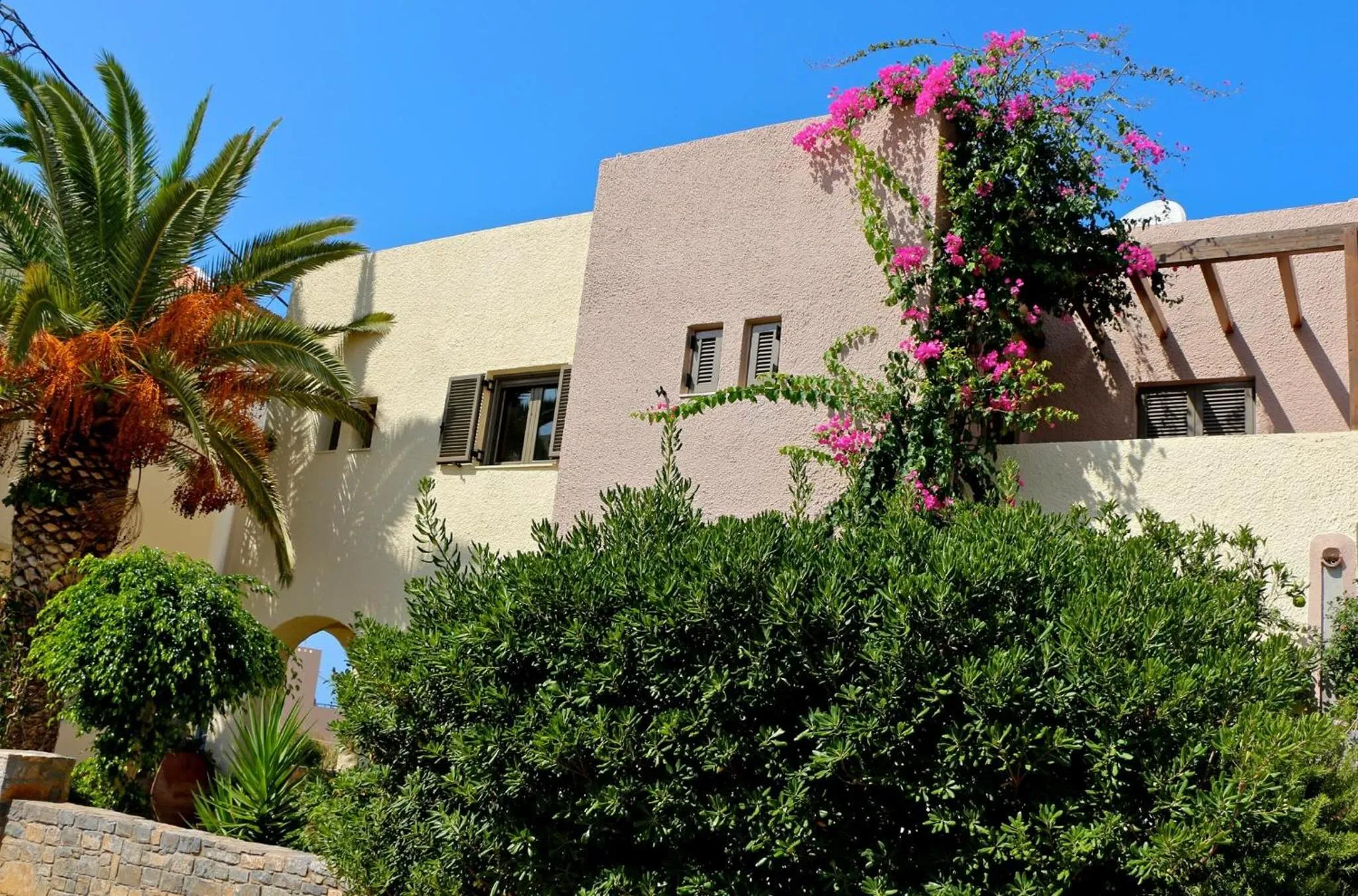 Facade/entrance in Porto Sisi Hotel Apartments