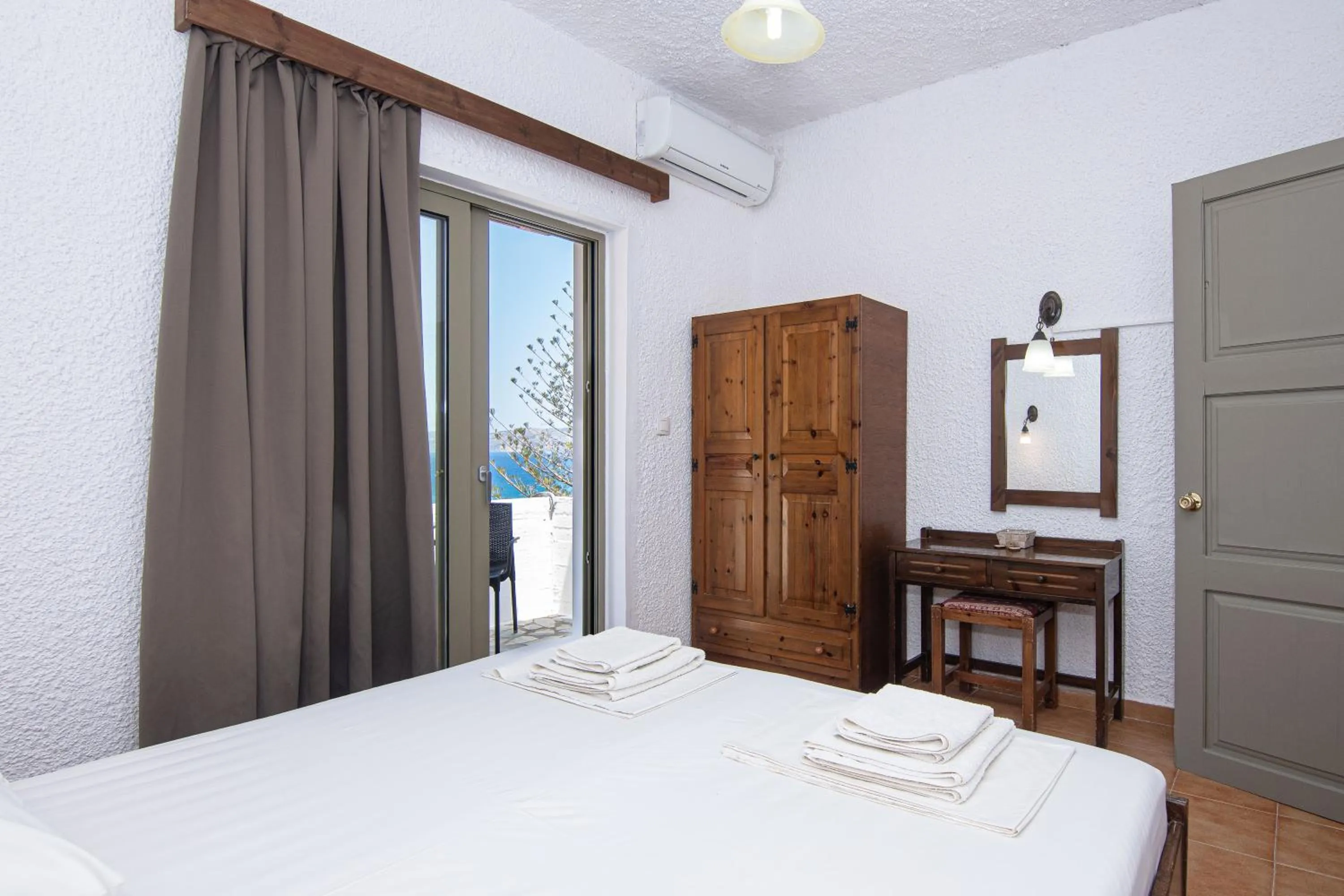 Bedroom, Bed in Delfini Apartments