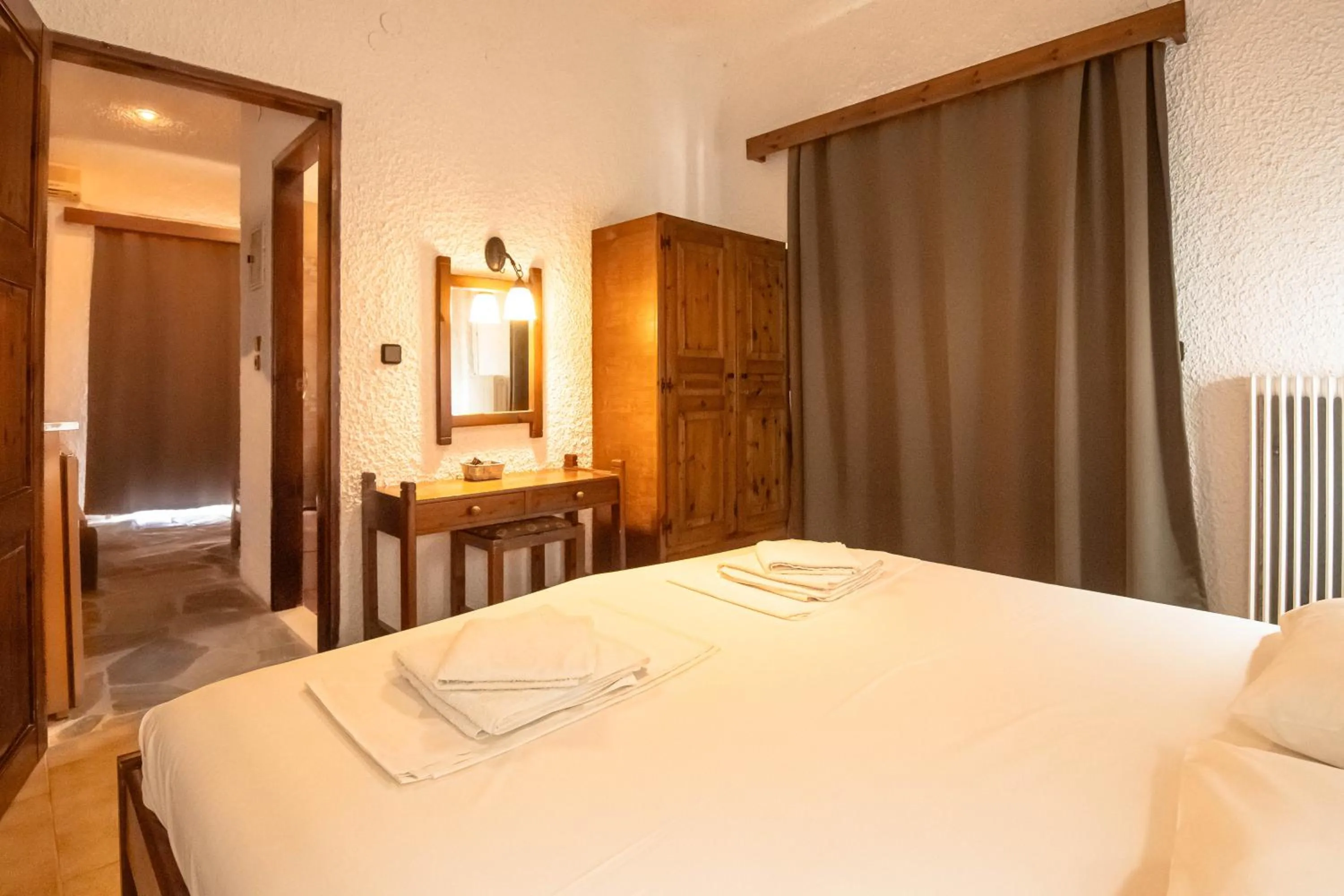 Bedroom, Bed in Delfini Apartments