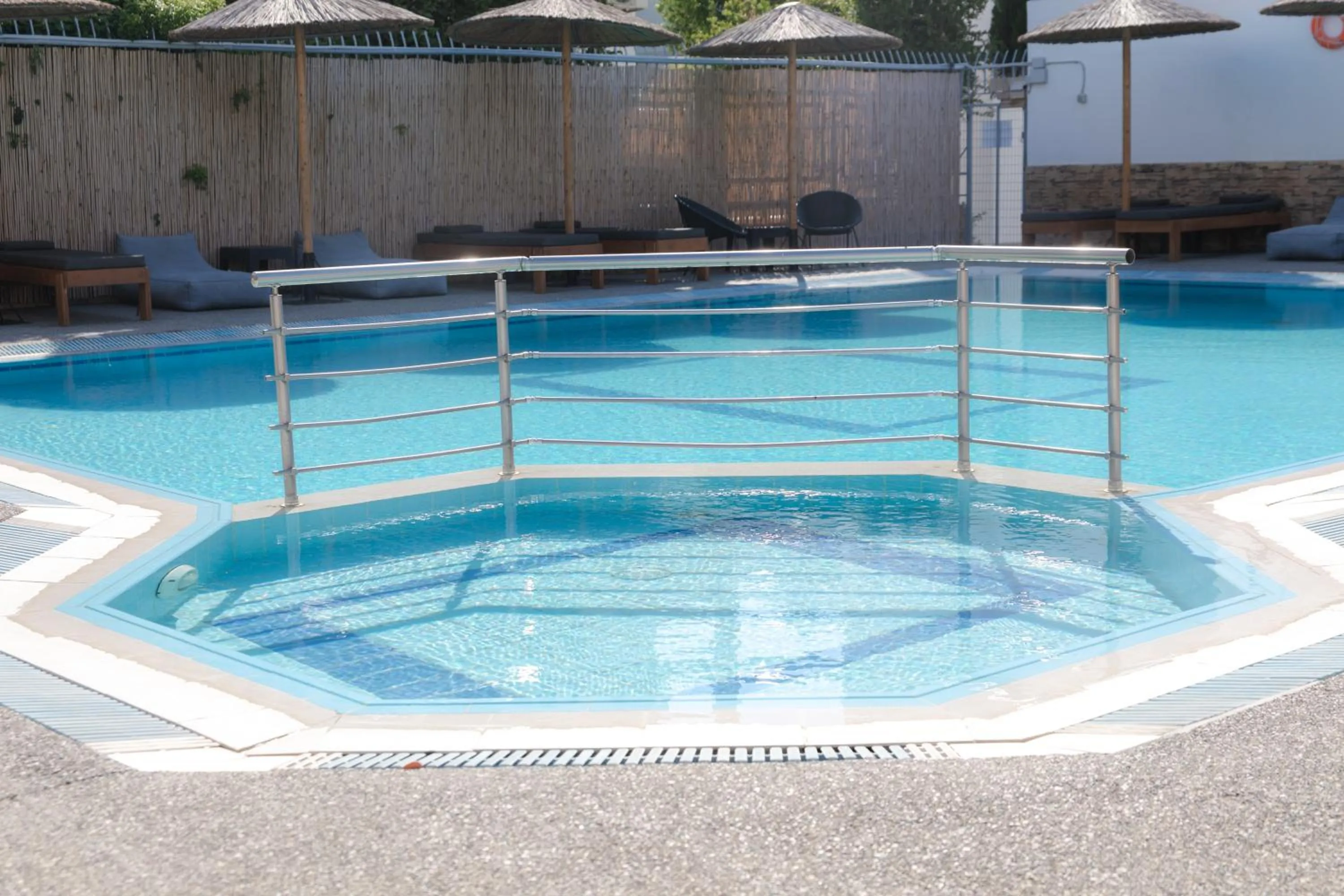 JP Pool & Apartments