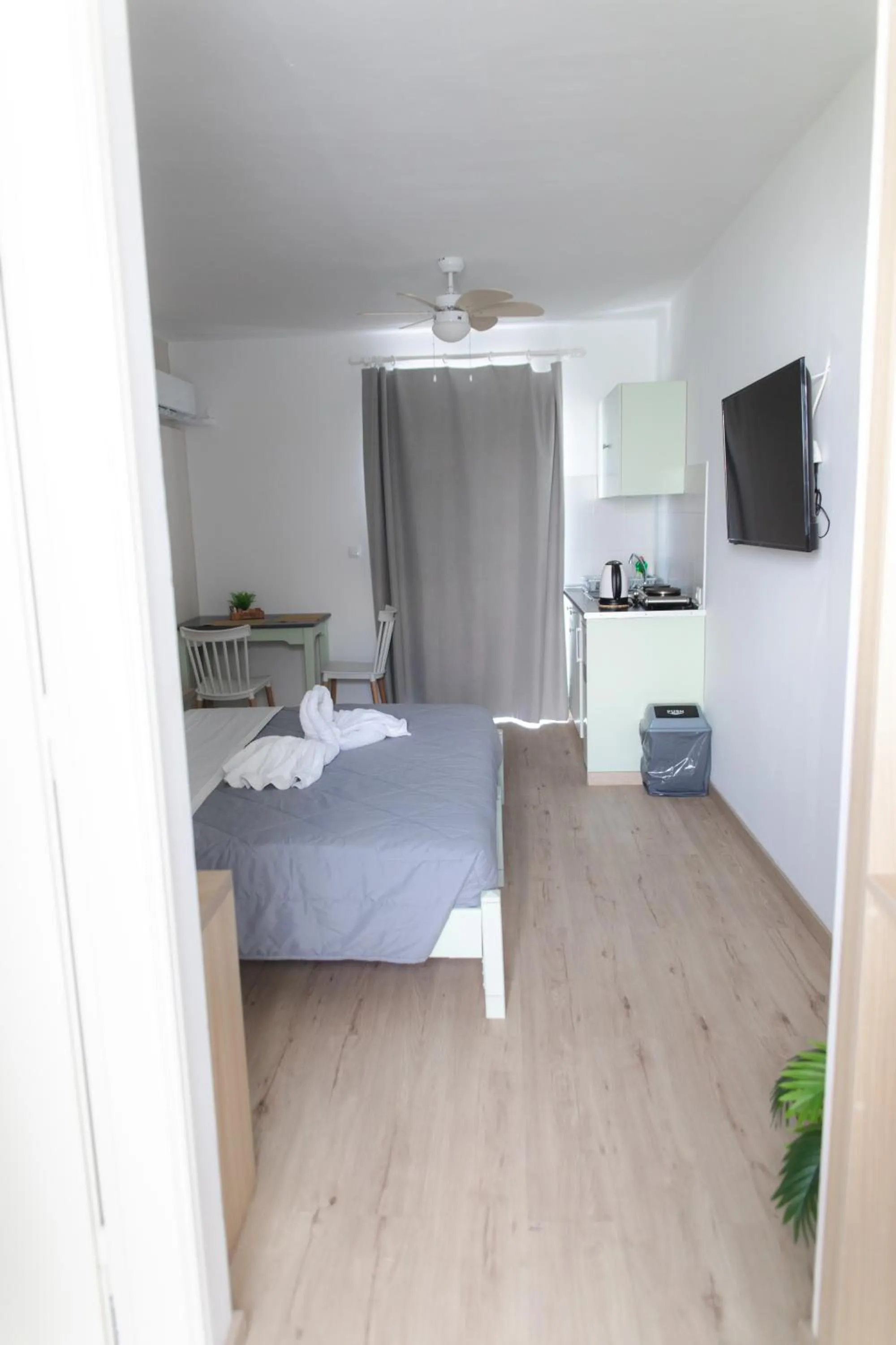 Bed in JP Pool & Apartments