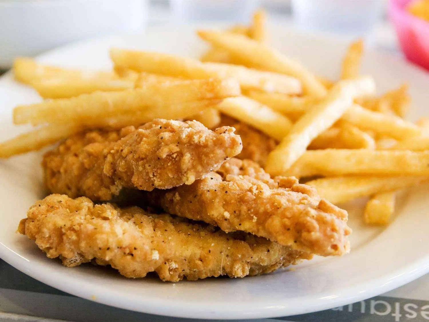 Restaurant/places to eat in JP Pool & Apartments