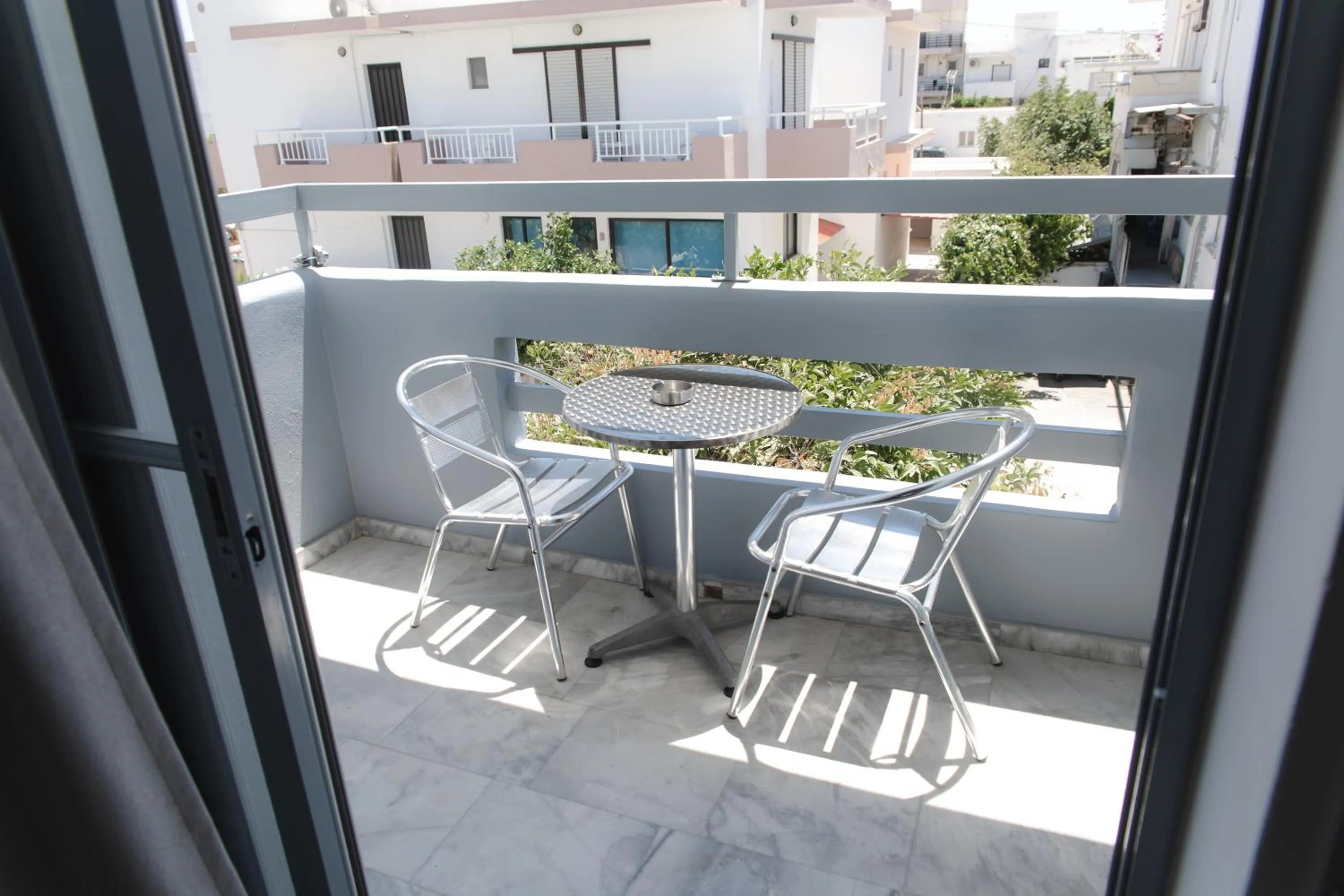 JP Pool & Apartments